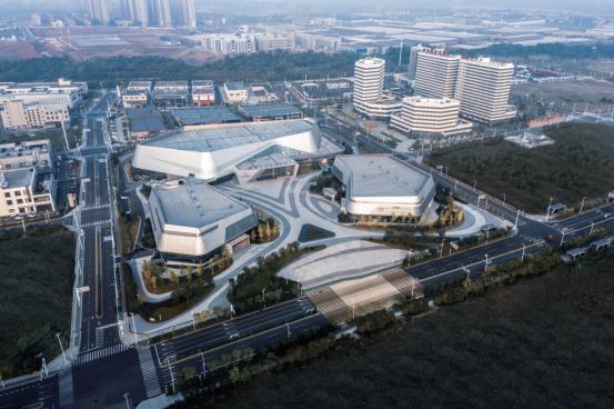 株洲汽博园交易中心#(10design)#(AIA奖)#(AIA荣誉奖)#(EADG泛亚国际)#(gadlinestudio)#(Gensler)#(InstinctFabrication本色营造)#(LAB)#(LaguardaLowArchitects)#(LLA建筑设计公司)#(MAX科技园景观设计)#(MEB建筑设计案例展示江苏恒瑞医药股份有限公司厂区规划设计)#(WAX设计师)#(奥雅股份)#(办公产业园)#(办公大楼)#(办公建筑景观设计案例)#(办公建筑群)#(办公建筑设计案例)#(办公景观设计)#(办公楼景观)#(办公楼景观设计)#(办公楼立面)#(办公楼设计案例)#(办公楼庭院景观设计案例)#(办公楼效果图)#(办公效果图)#(办公园区景观)#(办公园区景观设计)#(办公园区效果图)#(办公综合体)#(北京融创西长安壹号)#(本土设计研究中心)#(玻璃立面)#(产区案例)#(产业发展)#(产业景观)#(产业园案例)#(产业园分析)#(产业园工业化立面)#(产业园规划图)#(产业园景观)#(产业园景观设计)#(产业园景观设计案例)#(产业园空间分析)#(产业园平面图)#(产业园区)#(产业园区办公楼)#(产业园区规划设计案例)#(产业园区立面效果图)#(产业园区效果图)#(产业园入口)#(产业园设计)#(产业园设计案例)#(厂房景观)#(厂房设计)#(厂房园林设计)#(厂区规划设计案例)#(厂区环境改造)#(厂区景观)#(厂区景观改造提升)#(厂区景观设计案例)#(厂区绿化改造)#(厂区平面)#(厂区设计)#(厂区设计案例)#(城市板块景观设计案例)#(城市更新)#(城市设计)#(城市是综合体)#(传统办公)#(创新)#(创业办公空间)#(创业谷)#(创业园)#(创意办公室)#(创意园景观设计案例)#(大湾区深宇科创城景观设计)#(笛东规划设计北京股份有限公司)#(第四代产业园)#(东阿阿胶生物科技园厂区景观设计)#(东莞TPLINK产业园)#(多业态)#(泛华集团)#(非常建筑)#(分析图)#(高新科技产业园)#(高新科技企业孵化基地)#(工厂)#(工厂厂区规划设计案例)#(工厂改造)#(工厂规划设计案例)#(工厂景观设计案例)#(工厂设计案例)#(工业产业园景观设计案例)#(工业广场)#(工业园区)#(工业园区设计)#(公共建筑)#(公建景观)#(公寓景观设计案例)#(公园)#(共享)#(购物中心景观)#(广场)#(广场景观)#(广汽丰田生态园)#(广州)#(广州长隆集团总部)#(规划设计)#(海洋元素)#(杭州)#(红莲湖大数据云计算产业园)#(花园办公)#(花园式办公景观)#(徽派元素)#(汇金中心)#(获奖办公建筑)#(获奖项目)#(建筑设计)#(建筑师工作室)#(建筑综合体)#(景观)#(景观设计)#(景观提升改造案例)#(居住建筑设计)#(开放空间设计)#(科创大厦景观设计案例)#(科创街)#(科技城创业谷)#(科技大厦景观设计案例)#(科技园)#(科技园景观)#(科技园区)#(科技园效果图)#(科教产业园)#(科研产业园)#(科研园)#(乐土设计)#(立体公园式办公园区)#(临沧)#(临沧市)#(零壹城市建筑事务所)#(绿化)#(罗朗景观)#(美国建筑师协会获奖作品)#(美术馆)#(摩西利爱尔达建筑设计有限公司)#(南京汤山三创产业园区规划设计)#(南京证大喜玛拉雅中心)#(皮具基地)#(普邦设计)#(七月作品如露庭)#(企业总部)#(汽车产业园)#(汽车厂区设计案例)#(汽车工业园景观设计案例)#(如露庭)#(软件园规划设计)#(商办综合体)#(商场景观)#(商业)#(商业街区景观)#(商业景观)#(商业景观设计案例)#(商业生态景观)#(上海大形建筑规划设计有限公司)#(上海巨人产业园区)#(沈阳万科中日产业园)#(生产基地规划设计案例)#(生态)#(生态办公景观)#(生态办公区)#(生态科技园区)#(生态园景观设计案例)#(生态园区)#(生物产业)#(苏州工业园区人工智能产业园)#(太平鸟)#(体育主题)#(万科客家文化展览广场)#(微型街区)#(文创园规划)#(文旅项目)#(屋顶绿地)#(悉地国际)#(效果图)#(校园规划)#(写字楼)#(写字楼设计案例)#(新西林景观设计)#(新型城市产业园区)#(休闲)#(休闲商业)#(循环经济设计)#(医疗产业园效果图)#(医疗建筑)#(医药产业园设计案例)#(亦境作品)#(印度班加罗尔电子城二期办公园区景观设计)#(尤境设计)#(园区)#(园区分析图)#(园区建筑设计)#(园区景观设计)#(园区景观设计案例)#(运动主题)#(赞成大音山舍)#(张健蘅建筑事务所)#(这方建筑师事务所)#(浙江大学建筑设计研究院)#(浙江当代发展建筑设计院有限公司)#(智慧园区)#(中关村集成电路设计园)#(中海古城JA办公区景观设计案例)#(中海广场小而美小而精小而优的现代景观)#(中小企业园区)#(众创办公)#(重庆中瑞产业园)#(珠海)#(住宅)#(住宅公寓楼)#(住宅楼)#(自然)#(综合园)#(综合园区)#(总部办公)#(总部广场景观改造)#(总合用地效果图)#(总体规划)#(足球主题)#(cbd景观)#(CDAD作品向水而生标准厂房设计探索)#(DUTS杜兹设计)#(FTA)#(goa大象设计)#(Hassell)#(HDR)#(KSP尤根恩格尔建筑师事务所)#(METAPROJECT)#(MLINK艺术园区)#(MVRDV)#(SCG曼谷总部)#(Snhetta福特汽车研发中心园区规划自由高效的工作场所)#(SOHO办公)#(THAD清华建筑设计院)#(UPS阿普贝思)#(阿拓拉斯规划设计)#(八方电气园区景观方案设计)#(办公)#(办公产业园区)#(办公创意园区)#(办公单位绿地)#(办公单位绿地系统规划)#(办公建筑)#(办公建筑集群)#(办公建筑设计)#(办公景观)#(办公景观设计案例)#(办公空间)#(办公楼)#(办公楼建筑)#(办公楼景观设计案例)#(办公楼屋顶花园景观设计案例)#(办公区)#(办公区景观)#(办公区景观设计)#(办公区景观设计案例)#(办公设计案例)#(办公生态景观设计)#(办公室)#(办公室室内)#(办公园区)#(办公园区景观设计案例)#(办公园区设计)#(宝佳丰国际设计)#(北京)#(滨水建筑)#(波纹钢板)#(产城融合)#(产学研基地)#(产业)#(产业办公)#(产业办公园区)#(产业规划)#(产业基地)#(产业园)#(产业园办公楼)#(产业园更新)#(产业园规划)#(产业园立面)#(产业园平面)#(产业园区规划方案)#(产业园区景观)#(产业园区景观设计)#(产业园区景观设计案例)#(产业园区设计)#(产业园区设计方案)#(产业园区综合体)#(产业园项目景观设计案例)#(产业园效果图)#(长沙爱尔国际眼健康科技产业园)#(厂房改造)#(厂房建筑设计)#(厂区)#(厂区大门)#(厂区改造)#(厂区景观改造)#(厂区景观改造案例)#(厂区绿化)#(超链城市)#(城市规划效果图)#(城市景观改造)#(城市景观设计案例)#(传统文化)#(创新产业社区设计)#(创新园区)#(创业空间分析)#(创业区分析)#(创意园区)#(大音山舍)#(低碳)#(低碳产业园)#(典型科创园)#(电竞)#(电竞产业园)#(电子科创街)#(东关科创大厦)#(东莞)#(都市架构)#(多层办公楼)#(多层住宅规划)#(多样)#(多元)#(泛亚环境)#(服务业用地)#(复合)#(概念产业园)#(概念方案)#(高驰国际设计有限公司)#(高端服务业用地)#(工厂建筑设计)#(工业产区景观案例)#(工业厂房建筑规划设计上海临港智造园三期厂房案例)#(工业厂房建筑规划设计浙江普利斐特生产基地案例)#(工业企业绿地)#(工业用地)#(工业园)#(工业园建筑规划设计浙江东阳同力服装有限公司厂区案例)#(工业园区办公楼)#(工业园区规划设计案例)#(工作室)#(公共空间景观)#(广场设计)#(规划)#(规划效果图)#(国际产业园)#(海淀)#(弘源总部广场景观提升改造)#(互联网产业园规划)#(花园式办公)#(家庭办公)#(建筑)#(建筑设计公司)#(杰弗瑞设计)#(景观改造)#(景观更新)#(酒店建筑设计)#(旧建改造)#(开放空间)#(科创园)#(科创园效果图)#(科技教育园区)#(科技园区景观设计)#(科教园区)#(科研基地)#(科研建筑)#(科研景观)#(科研组团)#(客家文化展览广场)#(老厂区)#(老旧厂区)#(老旧建筑改造)#(老旧建筑更新)#(乐高园区)#(量子产业)#(临水产业园)#(临水建筑)#(刘宇扬建筑事务所)#(绿色产业园)#(罗劲工作室)#(美国DeDeJ建筑景观设计公司)#(幕墙)#(能量魔方)#(朴隅建筑设计有限公司)#(普罗建筑officePROJECT)#(七月合作社)#(企业办公)#(企业总部大楼)#(企业总部景观设计案例)#(企业总部效果图)#(启迪设计集团)#(汽车园区规划设计案例)#(趣味办公室)#(三菱地所)#(陕西派伍德建筑设计咨询有限公司)#(商办建筑)#(商办景观设计案例)#(商业办公综合体)#(商业广场景观)#(商业建筑)#(商业景观设计)#(商业屋顶花园)#(商业综合体景观)#(上海)#(上海摩致建筑设计)#(上海张江生物医药产业园方案设计)#(设计竞赛)#(深圳)#(深圳华汇设计有限公司)#(深圳市建筑设计研究总院有限公司院士创作室)#(沈阳万科浑南新都心中日产业园)#(生活综合体)#(生态空间)#(示范区规划)#(示范区规划分析)#(竖向百叶)#(竖向波纹钢板)#(水边建筑)#(塔楼)#(太平鸟时尚中心)#(特色产业园)#(天津融创集团新办公楼景观设计)#(通讯产业园)#(万科)#(维思平建筑设计)#(未来)#(文化产业园景观规划设计)#(文化产业园区)#(文化创意园区)#(文化交流中心)#(屋顶花园)#(屋顶花园景观设计案例)#(武汉)#(现代化复合型总部园区)#(萧山科技城创业谷)#(写字楼景观)#(写字楼景观设计案例)#(新能源汽车产业园)#(循环经济产业园区)#(循环利用基地)#(沿街办公楼)#(研究院所聚集区)#(医疗产业园)#(艺术园区)#(易兰设计)#(园区规划)#(园区景观)#(园区平面图)#(园区设计案例)#(云南)#(云南少数民族文化)#(展览建筑设计)#(致正建筑工作室)#(智慧产业园)#(中关村壹号硬科技产业聚集地)#(中小企业总部园区)#(珠海横琴科学城二期概念投标)#(住宅建筑设计)#(综合体)#(综合体景观设计案例)#(总部办公大楼)#(总部景观)#(总部设计案例)#(总合用地)