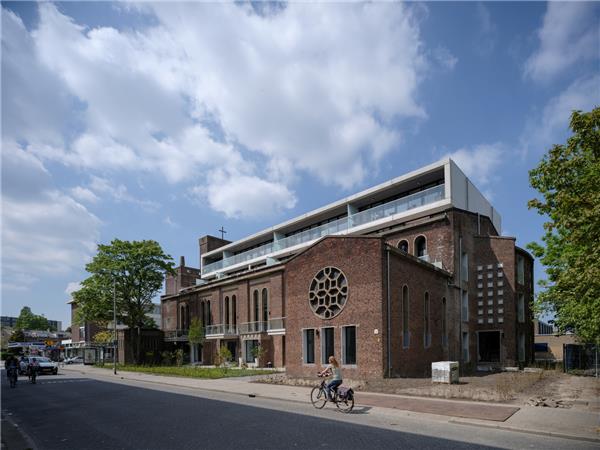 从教堂到公寓的更新改造#(MVRDV)#(PorebskiArchitects)#(办公室)#(长租公寓楼)#(独栋住宅设计)#(多层建筑设计)#(多层住宅建筑)#(房屋租赁服务公寓)#(公寓)#(公寓住宅设计)#(功能置换)#(混合建筑)#(混凝土)#(建筑)#(建筑改造案列)#(建筑设计改造)#(旧建筑改造)#(居住)#(居住建筑)#(居住区)#(居住综合体)#(老建筑改造)#(联合办公)#(配套商业)#(青年旅社)#(商业建筑设计)#(新旧)#(住宅建筑设计)#(住宅建筑设计案例)#(HOYTArchitecten)#(MAMMDESIGN)#(SiqueiraAzulArquitetura)#(办公设施)#(别墅建筑设计)#(玻璃砖建筑设计)#(察社办公室)#(长租公寓)#(城市更新)#(独栋别墅设计)#(独立住宅设计)#(多层公寓)#(改造)#(公建化立面洋房)#(公寓公共空间)#(公寓设计)#(公寓外立面设计)#(公寓住宅外立面)#(集合住宅)#(建筑改造更新)#(建筑改造设计)#(建筑设计)#(居住建筑设计)#(居住建筑设计案例)#(居住区设计)#(老旧建筑改造更新)#(老项目改造)#(青年公寓)#(素造建筑)#(挑台建筑)#(挑台住宅)#(新旧建筑)#(新老建筑立面)#(樱桃木)#(直向建筑VectorArchitects)#(住宅)#(住宅公建化立面)#(住宅公寓楼)#(砖混结构建筑)#(租赁房)