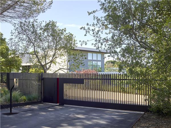 The Taaffe House 现代住宅景观设计 / dhd_3787560