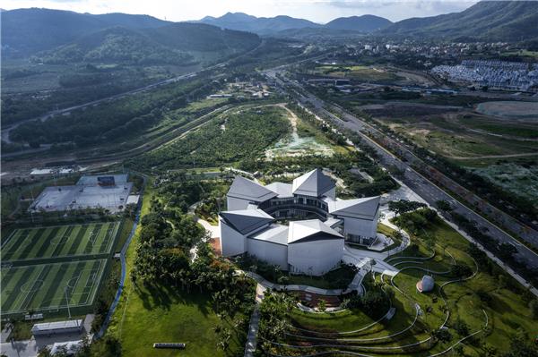 三亚崖州湾科技城产业促进中心 / Gensler#(10design)#(AIA奖)#(AIA荣誉奖)#(EADG泛亚国际)#(gadlinestudio)#(Gensler)#(InstinctFabrication本色营造)#(LAB)#(LaguardaLowArchitects)#(LLA建筑设计公司)#(MAX科技园景观设计)#(MEB建筑设计案例展示江苏恒瑞医药股份有限公司厂区规划设计)#(WAX设计师)#(奥雅股份)#(办公产业园)#(办公大楼)#(办公建筑景观设计案例)#(办公建筑群)#(办公建筑设计案例)#(办公景观设计)#(办公楼景观)#(办公楼景观设计)#(办公楼立面)#(办公楼设计案例)#(办公楼庭院景观设计案例)#(办公楼效果图)#(办公效果图)#(办公园区景观)#(办公园区景观设计)#(办公园区效果图)#(办公综合体)#(北京融创西长安壹号)#(本土设计研究中心)#(玻璃立面)#(产区案例)#(产业发展)#(产业景观)#(产业园案例)#(产业园分析)#(产业园工业化立面)#(产业园规划图)#(产业园景观)#(产业园景观设计)#(产业园景观设计案例)#(产业园空间分析)#(产业园平面图)#(产业园区)#(产业园区办公楼)#(产业园区规划设计案例)#(产业园区立面效果图)#(产业园区效果图)#(产业园入口)#(产业园设计)#(产业园设计案例)#(厂房景观)#(厂房设计)#(厂房园林设计)#(厂区规划设计案例)#(厂区环境改造)#(厂区景观)#(厂区景观改造提升)#(厂区景观设计案例)#(厂区绿化改造)#(厂区平面)#(厂区设计)#(厂区设计案例)#(城市板块景观设计案例)#(城市更新)#(城市设计)#(城市是综合体)#(传统办公)#(创新)#(创业办公空间)#(创业谷)#(创业园)#(创意办公室)#(创意园景观设计案例)#(大湾区深宇科创城景观设计)#(笛东规划设计北京股份有限公司)#(第四代产业园)#(东阿阿胶生物科技园厂区景观设计)#(东莞TPLINK产业园)#(多业态)#(泛华集团)#(非常建筑)#(分析图)#(高新科技产业园)#(高新科技企业孵化基地)#(工厂)#(工厂厂区规划设计案例)#(工厂改造)#(工厂规划设计案例)#(工厂景观设计案例)#(工厂设计案例)#(工业产业园景观设计案例)#(工业广场)#(工业园区)#(工业园区设计)#(公共建筑)#(公建景观)#(公寓景观设计案例)#(公园)#(共享)#(购物中心景观)#(广场)#(广场景观)#(广汽丰田生态园)#(广州)#(广州长隆集团总部)#(规划设计)#(海洋元素)#(杭州)#(红莲湖大数据云计算产业园)#(花园办公)#(花园式办公景观)#(徽派元素)#(汇金中心)#(获奖办公建筑)#(获奖项目)#(建筑设计)#(建筑师工作室)#(建筑综合体)#(景观)#(景观设计)#(景观提升改造案例)#(居住建筑设计)#(开放空间设计)#(科创大厦景观设计案例)#(科创街)#(科技城创业谷)#(科技大厦景观设计案例)#(科技园)#(科技园景观)#(科技园区)#(科技园效果图)#(科教产业园)#(科研产业园)#(科研园)#(乐土设计)#(立体公园式办公园区)#(临沧)#(临沧市)#(零壹城市建筑事务所)#(绿化)#(罗朗景观)#(美国建筑师协会获奖作品)#(美术馆)#(摩西利爱尔达建筑设计有限公司)#(南京汤山三创产业园区规划设计)#(南京证大喜玛拉雅中心)#(皮具基地)#(普邦设计)#(七月作品如露庭)#(企业总部)#(汽车产业园)#(汽车厂区设计案例)#(汽车工业园景观设计案例)#(如露庭)#(软件园规划设计)#(商办综合体)#(商场景观)#(商业)#(商业街区景观)#(商业景观)#(商业景观设计案例)#(商业生态景观)#(上海大形建筑规划设计有限公司)#(上海巨人产业园区)#(沈阳万科中日产业园)#(生产基地规划设计案例)#(生态)#(生态办公景观)#(生态办公区)#(生态科技园区)#(生态园景观设计案例)#(生态园区)#(生物产业)#(苏州工业园区人工智能产业园)#(太平鸟)#(体育主题)#(万科客家文化展览广场)#(微型街区)#(文创园规划)#(文旅项目)#(屋顶绿地)#(悉地国际)#(效果图)#(校园规划)#(写字楼)#(写字楼设计案例)#(新西林景观设计)#(新型城市产业园区)#(休闲)#(休闲商业)#(循环经济设计)#(医疗产业园效果图)#(医疗建筑)#(医药产业园设计案例)#(亦境作品)#(印度班加罗尔电子城二期办公园区景观设计)#(尤境设计)#(园区)#(园区分析图)#(园区建筑设计)#(园区景观设计)#(园区景观设计案例)#(运动主题)#(赞成大音山舍)#(张健蘅建筑事务所)#(这方建筑师事务所)#(浙江大学建筑设计研究院)#(浙江当代发展建筑设计院有限公司)#(智慧园区)#(中关村集成电路设计园)#(中海古城JA办公区景观设计案例)#(中海广场小而美小而精小而优的现代景观)#(中小企业园区)#(众创办公)#(重庆中瑞产业园)#(珠海)#(住宅)#(住宅公寓楼)#(住宅楼)#(自然)#(综合园)#(综合园区)#(总部办公)#(总部广场景观改造)#(总合用地效果图)#(总体规划)#(足球主题)#(cbd景观)#(CDAD作品向水而生标准厂房设计探索)#(DUTS杜兹设计)#(FTA)#(goa大象设计)#(Hassell)#(HDR)#(KSP尤根恩格尔建筑师事务所)#(METAPROJECT)#(MLINK艺术园区)#(MVRDV)#(SCG曼谷总部)#(Snhetta福特汽车研发中心园区规划自由高效的工作场所)#(SOHO办公)#(THAD清华建筑设计院)#(UPS阿普贝思)#(阿拓拉斯规划设计)#(八方电气园区景观方案设计)#(办公)#(办公产业园区)#(办公创意园区)#(办公单位绿地)#(办公单位绿地系统规划)#(办公建筑)#(办公建筑集群)#(办公建筑设计)#(办公景观)#(办公景观设计案例)#(办公空间)#(办公楼)#(办公楼建筑)#(办公楼景观设计案例)#(办公楼屋顶花园景观设计案例)#(办公区)#(办公区景观)#(办公区景观设计)#(办公区景观设计案例)#(办公设计案例)#(办公生态景观设计)#(办公室)#(办公室室内)#(办公园区)#(办公园区景观设计案例)#(办公园区设计)#(宝佳丰国际设计)#(北京)#(滨水建筑)#(波纹钢板)#(产城融合)#(产学研基地)#(产业)#(产业办公)#(产业办公园区)#(产业规划)#(产业基地)#(产业园)#(产业园办公楼)#(产业园更新)#(产业园规划)#(产业园立面)#(产业园平面)#(产业园区规划方案)#(产业园区景观)#(产业园区景观设计)#(产业园区景观设计案例)#(产业园区设计)#(产业园区设计方案)#(产业园区综合体)#(产业园项目景观设计案例)#(产业园效果图)#(长沙爱尔国际眼健康科技产业园)#(厂房改造)#(厂房建筑设计)#(厂区)#(厂区大门)#(厂区改造)#(厂区景观改造)#(厂区景观改造案例)#(厂区绿化)#(超链城市)#(城市规划效果图)#(城市景观改造)#(城市景观设计案例)#(传统文化)#(创新产业社区设计)#(创新园区)#(创业空间分析)#(创业区分析)#(创意园区)#(大音山舍)#(低碳)#(低碳产业园)#(典型科创园)#(电竞)#(电竞产业园)#(电子科创街)#(东关科创大厦)#(东莞)#(都市架构)#(多层办公楼)#(多层住宅规划)#(多样)#(多元)#(泛亚环境)#(服务业用地)#(复合)#(概念产业园)#(概念方案)#(高驰国际设计有限公司)#(高端服务业用地)#(工厂建筑设计)#(工业产区景观案例)#(工业厂房建筑规划设计上海临港智造园三期厂房案例)#(工业厂房建筑规划设计浙江普利斐特生产基地案例)#(工业企业绿地)#(工业用地)#(工业园)#(工业园建筑规划设计浙江东阳同力服装有限公司厂区案例)#(工业园区办公楼)#(工业园区规划设计案例)#(工作室)#(公共空间景观)#(广场设计)#(规划)#(规划效果图)#(国际产业园)#(海淀)#(弘源总部广场景观提升改造)#(互联网产业园规划)#(花园式办公)#(家庭办公)#(建筑)#(建筑设计公司)#(杰弗瑞设计)#(景观改造)#(景观更新)#(酒店建筑设计)#(旧建改造)#(开放空间)#(科创园)#(科创园效果图)#(科技教育园区)#(科技园区景观设计)#(科教园区)#(科研基地)#(科研建筑)#(科研景观)#(科研组团)#(客家文化展览广场)#(老厂区)#(老旧厂区)#(老旧建筑改造)#(老旧建筑更新)#(乐高园区)#(量子产业)#(临水产业园)#(临水建筑)#(刘宇扬建筑事务所)#(绿色产业园)#(罗劲工作室)#(美国DeDeJ建筑景观设计公司)#(幕墙)#(能量魔方)#(朴隅建筑设计有限公司)#(普罗建筑officePROJECT)#(七月合作社)#(企业办公)#(企业总部大楼)#(企业总部景观设计案例)#(企业总部效果图)#(启迪设计集团)#(汽车园区规划设计案例)#(趣味办公室)#(三菱地所)#(陕西派伍德建筑设计咨询有限公司)#(商办建筑)#(商办景观设计案例)#(商业办公综合体)#(商业广场景观)#(商业建筑)#(商业景观设计)#(商业屋顶花园)#(商业综合体景观)#(上海)#(上海摩致建筑设计)#(上海张江生物医药产业园方案设计)#(设计竞赛)#(深圳)#(深圳华汇设计有限公司)#(深圳市建筑设计研究总院有限公司院士创作室)#(沈阳万科浑南新都心中日产业园)#(生活综合体)#(生态空间)#(示范区规划)#(示范区规划分析)#(竖向百叶)#(竖向波纹钢板)#(水边建筑)#(塔楼)#(太平鸟时尚中心)#(特色产业园)#(天津融创集团新办公楼景观设计)#(通讯产业园)#(万科)#(维思平建筑设计)#(未来)#(文化产业园景观规划设计)#(文化产业园区)#(文化创意园区)#(文化交流中心)#(屋顶花园)#(屋顶花园景观设计案例)#(武汉)#(现代化复合型总部园区)#(萧山科技城创业谷)#(写字楼景观)#(写字楼景观设计案例)#(新能源汽车产业园)#(循环经济产业园区)#(循环利用基地)#(沿街办公楼)#(研究院所聚集区)#(医疗产业园)#(艺术园区)#(易兰设计)#(园区规划)#(园区景观)#(园区平面图)#(园区设计案例)#(云南)#(云南少数民族文化)#(展览建筑设计)#(致正建筑工作室)#(智慧产业园)#(中关村壹号硬科技产业聚集地)#(中小企业总部园区)#(珠海横琴科学城二期概念投标)#(住宅建筑设计)#(综合体)#(综合体景观设计案例)#(总部办公大楼)#(总部景观)#(总部设计案例)#(总合用地)