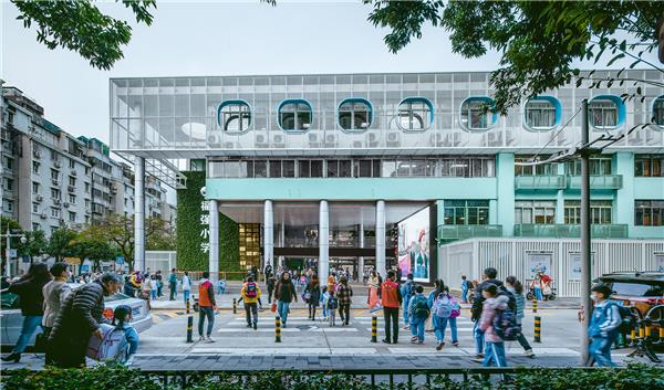 学习层台：深圳福强小学 / 众建筑