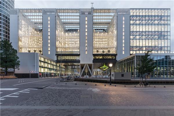 Rijnstraat 8号政府办公大楼  / OMA
