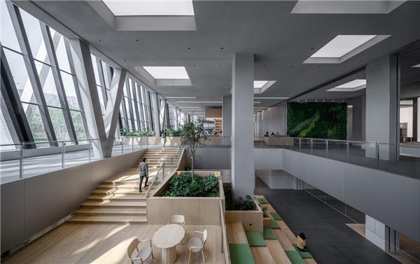 山东歌尔全球研发总部公共区 / MAT 超级建筑事务所#(Ateliers234)#(LandscapeCollaboration)#(MAT超级建筑事务所)#(MSLA)#(RuangNyaman)#(Studioninedots)#(SWAGroup)#(办公景观设计)#(办公空间设计)#(办公楼景观设计)#(办公楼设计)#(办公区中庭景观设计)#(办公设施)#(办公庭院景观设计)#(办公园区景观设计)#(城市更新)#(城市绿化)#(大师)#(大师作品)#(多功能建筑设计)#(工业公园景观设计)#(公共空间)#(公共绿地设计)#(共享办公空间)#(共享会客厅)#(广场)#(花园景观设计)#(混合用途建筑)#(金石景观)#(老旧建筑改造更新)#(美国SWA景观设计公司)#(門口建筑工作室)#(商业办公)#(文创园)#(尤境设计)#(源点设计)#(展览中心)#(MalinowskiDesignUrbanLandscape)#(MASAAKIHISATAKEArchitectsInc)#(Snohetta)#(SocietyofArchitecture)#(UAO瑞拓设计)#(办公建筑设计)#(办公景观)#(办公景观设计案例)#(办公空间)#(办公空间改造)#(办公空间改造提升)#(办公空间景观设计)#(办公区花园景观设计)#(办公区景观设计)#(办公区庭院景观设计)#(彼得沃克)#(城市广场)#(大邱文化中心)#(德国建筑)#(德国景观)#(工业景观改造)#(公共花园设计)#(公共绿化)#(公共展厅)#(久武正明建築設計事務所)#(酒店建筑设计)#(民宿建筑设计)#(农场改造)#(七月合作社)#(企业集团总部大楼)#(企业园区景观设计)#(商业办公楼设计)#(商业建筑设计)#(索尼中心)#(文化创意园区)#(文化建筑)#(文化中心)#(写字楼景观设计案例)