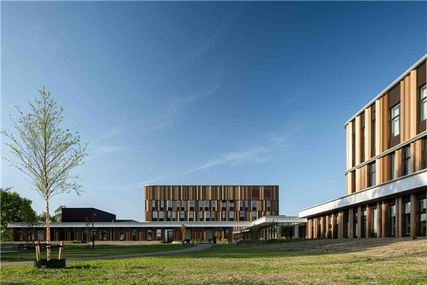 Isala Meppel 医院 / Vakwerk Architecten#VakwerkArchitecten #医疗建筑设计 #医院建筑设计 