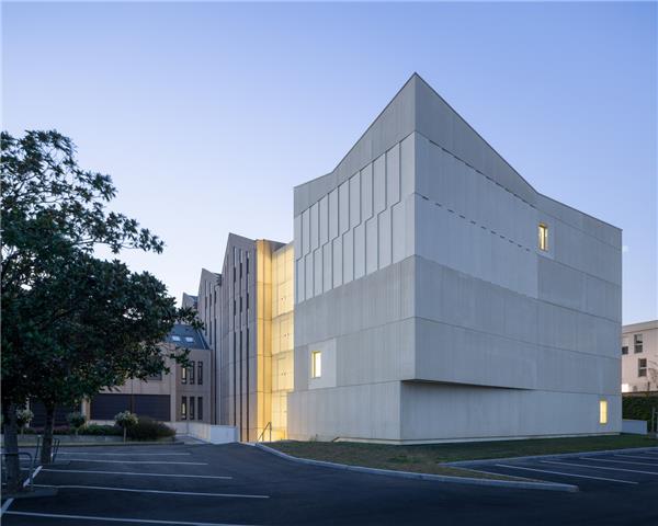 法国曼恩卢瓦尔省档案馆扩建 / Magnum architectes  urbanistes#(CrossonArchitects)#(EmilioAmbasz)#(HeraultArnodArchitectures)#(RIZOMA)#(SkylabArchitecture)#(埃米利奥安柏兹)#(安藤忠雄)#(白色)#(白色建筑设计)#(办公建筑)#(办公建筑设计)#(便利店)#(滨海建筑设计)#(滨水建筑设计)#(玻璃)#(玻璃形体建筑)#(博物馆建筑设计)#(草坪)#(草坪白色)#(创意)#(度假)#(多边形)#(儿童)#(儿童空间)#(高级)#(哥本哈根)#(工业建筑)#(工业生产建筑)#(工作室)#(公共场所)#(公共建筑设计案例)#(公共空间设计)#(公共桑拿房)#(公共小空间)#(公共职能建筑)#(构筑物)#(画廊)#(混凝土供水站)#(混凝土建筑)#(基础设施)#(集会)#(集会场所)#(加油站)#(建筑)#(建筑改造)#(健身房室内设计)#(景观花园)#(景观建筑设计)#(境衍设计林柏阳建筑师事务所)#(酒吧)#(酒庄)#(救生塔)#(居住)#(居住建筑)#(咖啡厅)#(客栈)#(空间构成)#(空间构成与整合)#(老旧建筑改造)#(老旧建筑更新)#(礼堂)#(立体)#(瞭望塔)#(旅游设施)#(绿化纯白)#(猫舍花园)#(冥想空间)#(膜结构建筑)#(酿酒厂)#(攀岩馆)#(品牌旗舰店)#(气膜结构)#(清水混凝土建筑)#(礽建筑)#(三角形)#(三角元素)#(三文建筑何崴工作室)#(商业建筑)#(商业建筑设计)#(商业设施)#(少年活动中心)#(设计)#(社区)#(社区活动空间)#(水泥建筑)#(体育场馆设计)#(文化建筑)#(文化建筑设计案例)#(文化中心)#(现代)#(乡村建筑设计)#(小户型)#(小空间)#(小型)#(小型公共建筑设计)#(小型建筑抄绘案例)#(休闲娱乐)#(沿街商铺外立面设计)#(野外)#(一楼房屋设计)#(医药中心)#(艺术博物馆设计)#(艺术工作室)#(驿站)#(应急避难所)#(泳池房)#(游客接待)#(游客接待中心)#(运动)#(展馆)#(展览馆)#(展览建筑设计)#(展览建筑设计案例)#(展览类建筑)#(展厅)#(震后重建项目)#(政府办公楼)#(竹屋)#(住宅建筑)#(装置)#(宗教建筑)#(宗教建筑设计)#(综合体)#(Architects49)#(Architects49Limited)#(BAU建筑城市设计)#(JohnstonMarklee)#(Magnumarchitectesurbanistes)#(NewWaveArchitecture)#(白色建筑)#(办公大楼)#(避难所)#(别墅)#(玻璃形体)#(博物馆)#(不规则)#(采光)#(餐厅)#(餐饮建筑设计)#(城市更新)#(城市公共设施)#(宠物商店)#(创意建筑)#(创作)#(村民服务中心)#(村庄公共服务中心)#(大师作品赏析)#(单层)#(单层建筑)#(档案馆)#(灯光)#(独立住宅)#(多功能文娱设施)#(服务设施)#(覆土建筑设计)#(工业区改造)#(公共活动空间)#(公共建筑)#(公共建筑设计)#(公共空间)#(供水站)#(共享办公空间)#(环保建筑)#(会议中心)#(混合用途建筑)#(混凝土建筑设计)#(活动中心)#(极简建筑)#(纪念馆)#(纪念建筑)#(纪念性建筑)#(茧房)#(建筑更新)#(建筑设计)#(建筑装置)#(健身房)#(教堂)#(教堂建筑)#(教育建筑设计)#(居住空间)#(科研建筑设计)#(老旧建筑改造更新)#(礼拜场所)#(凉亭)#(林中小屋)#(旅馆)#(绿化)#(绿色建筑)#(马厩)#(美术馆)#(膜结构)#(农业建筑设计)#(培训中心)#(汽车展厅)#(三角建筑)#(三角形建筑案例)#(三角形建筑设计)#(商店)#(商业空间设计)#(社区公建)#(社区中心)#(生活馆)#(十字架)#(市政建筑设计)#(视觉分析)#(视觉分析图)#(室内运动)#(室外小型建筑)#(体验中心)#(体育建筑)#(体育建筑设计)#(天文台)#(透明)#(图书馆)#(网状)#(文化建筑设计)#(物流站)#(洗漱间)#(乡村振兴)#(乡建项目)#(乡建项目设计)#(小公建)#(小建筑)#(小建筑抄绘)#(小建筑设计)#(小体量公共建筑)#(小型公共建筑)#(小型公建)#(小型建筑)#(小型建筑案例)#(小型建筑设计)#(寻常设计事务所UsualStudio)#(一层)#(一层房屋设计)#(一层建筑)#(一层建筑设计)#(艺术)#(艺术体验站)#(营销中心)#(游泳池)#(浴室)#(展览空间)#(展览类建筑设计)#(展廊)#(整合)#(政府建筑设计)#(住宅)