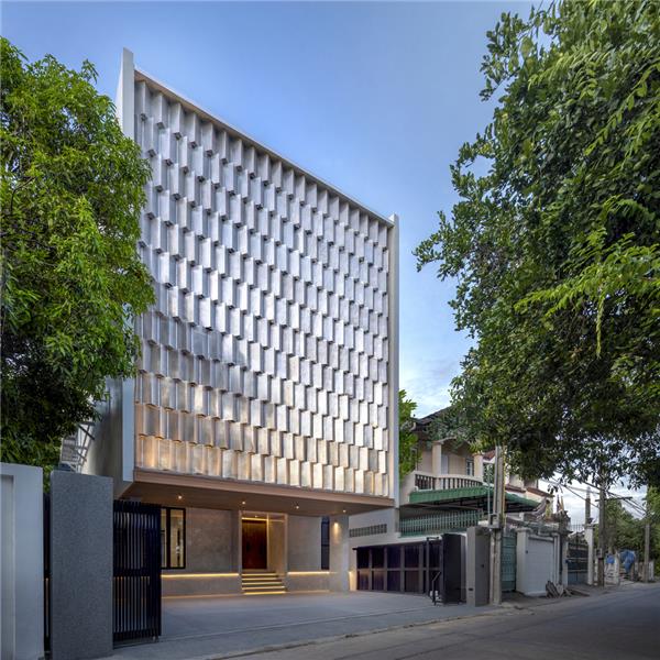 Est62家庭办公室改造 / Silp Architects#(DavidChipperfieldArchitects)#(FHHHFRIENDS)#(SilpArchitects)#(办公建筑设计)#(办公空间)#(办公楼)#(办公室)#(博物馆建筑设计)#(仓库改造设计)#(厂房改造)#(低层住宅设计案例)#(独栋住宅设计)#(钢结构)#(工业建筑改造)#(工业建筑改造更新)#(工作室改造)#(功能置换)#(建筑)#(建筑改造案列)#(建筑设计改造)#(旧建筑改造)#(旧建筑改造更新扩建)#(老建筑改造)#(老旧建筑改造)#(老旧建筑更新)#(老旧建筑外立面改造)#(历史建筑保护)#(历史建筑保护修复)#(历史建筑更新)#(美术馆建筑设计)#(商业建筑设计)#(商业空间)#(塔楼)#(塔楼建筑设计)#(塔式建筑设计)#(新旧)#(新老建筑立面改造)#(议会大楼)#(音乐厅)#(展馆建筑设计)#(住宅改造)#(住宅建筑设计)#(住宅楼建筑设计案例)#(综合体)#(3NX)#(ASASarkitekturn)#(Gensler)#(Indiesalon)#(Naso)#(办公大楼)#(办公改造)#(城市更新)#(独栋别墅设计)#(独立住宅设计)#(高层建筑设计)#(公共空间)#(古建保护与开发)#(会议中心)#(混合用途建筑)#(活动中心)#(建筑改造设计)#(建筑设计)#(居住建筑设计)#(居住建筑设计案例)#(老房子改造)#(老旧改造)#(老旧建筑改造更新)#(老项目改造)#(历史建筑改造)#(露天剧场)#(民居改造)#(耐候钢)#(文化建筑设计)#(新旧建筑)#(新老建筑立面)#(演播空间)#(展览空间)#(砖石材料)