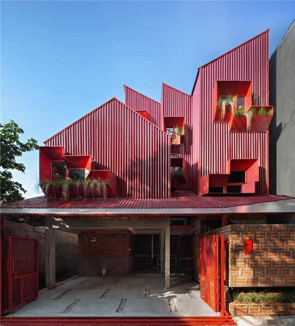 “逐步堆叠”红区寄宿公寓 / Ismail Solehudin Architecture