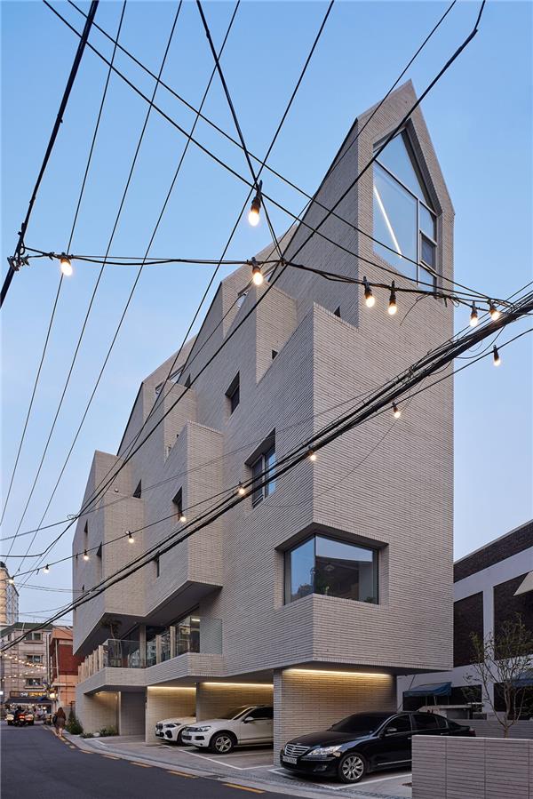 “T型屋顶”公寓 / SOSU Architects_3807938