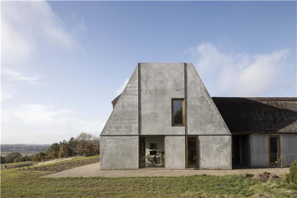 丹麦休闲农舍 Astrup Have / NORRON Architects#(CarlosZwickArchitekten)#(CollectiveProject)#(FeldmanArchitecture)#(FGRArchitects)#(TWRyanArchitecture)#(别墅)#(城市更新)#(传统村落保护与可持续发展)#(独栋别墅设计)#(独栋建筑设计)#(独立住宅设计)#(翻新)#(覆土建筑)#(改造)#(公共建筑设计)#(建筑设计)#(居住建筑设计)#(居住建筑设计案例)#(美丽乡村)#(农村独栋建筑)#(农村房屋设计图)#(农村房子设计)#(农村改造更新提升)#(农村自建房设计)#(平面)#(坡面景观效果)#(山)#(山地建筑案例)#(山地景观实景)#(山地景观效果)#(山地住宅)#(山地住宅设计)#(山间建筑)#(文旅项目)#(乡村改造)#(乡村建设)#(乡村民居)#(乡村振兴)#(乡村住宅设计)#(乡村自建房)#(小建筑)#(新农村)#(住宅)#(装饰)#(自建房)#(自建房屋)#(JoeAdsettArchitects)#(JUMAarchitects)#(NatalieDionneArchitecture)#(NORRONArchitects)#(SENAAarchitekti)#(别墅立面)#(独栋住宅)#(独栋住宅设计)#(度假屋)#(高山)#(公共基础设施)#(建筑)#(建筑改造)#(居室)#(居住建筑)#(老旧建筑更新)#(立面)#(农村别墅设计)#(农村住宅)#(坡地建筑)#(坡地建筑图片)#(沙漠住宅)#(山地建筑)#(山地建筑设计)#(设计)#(外观)#(乡村)#(乡村别墅)#(乡村房屋立面)#(乡村规划)#(乡村建筑改造更新)#(乡村建筑设计)#(小独栋)#(小户型)#(小居室)#(小空间)#(小型别墅造型)#(小住宅)#(新农村自建房设计图)#(一层住宅)#(住宅建筑)#(住宅建筑设计)#(住宅建筑设计案例)#(住宅设计)#(自建住宅)
