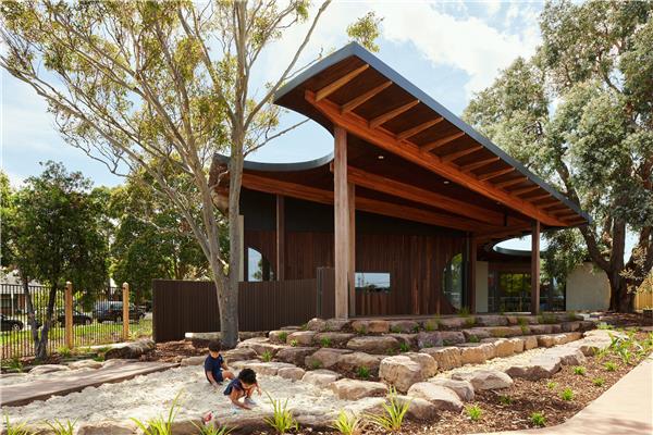抱树而建，Wellington 亲子中心 / AOA Christopher Peck_3798086