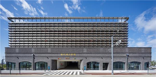 脚手架停车场综合体 PYTK / Urban Ark Architects#UrbanArkArchitects #停车场 #工业建筑改造 