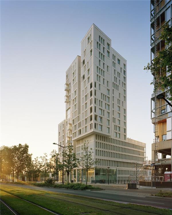 Bruneseau B1A4 社会住房 / TCAU#(40多平米公寓装修图片)#(ADEPT)#(CFMllerArchitects)#(DavidChipperfieldArchitects)#(FenderKatsalidis)#(FJMTStudio)#(HelenHardarchitects)#(loft单身公寓装修图片)#(MAD)#(OneRiverNorth)#(OpenboxArchitects)#(SCDA)#(StefanoBoeriOffice)#(StudioFarrisArchitects)#(TCAU)#(澳大利亚)#(超高层建筑)#(城市农场)#(丹麦建筑师)#(多层建筑)#(多层建筑设计)#(多层住宅设计)#(高层)#(高层建筑)#(高层建筑竞赛)#(高层设计理念)#(高层住宅案例分析)#(高层住宅楼)#(高层住宅设计案例)#(高级感)#(公建化住宅)#(公寓)#(公寓景观)#(公寓楼外观)#(公寓住宅)#(公寓住宅楼)#(拱形建筑)#(豪宅)#(豪宅塔楼)#(花园公寓)#(建筑)#(建筑外观)#(精选高层住宅)#(居住建筑)#(居住建筑设计效果图)#(居住区)#(居住综合体)#(空中别墅)#(空中豪宅)#(空中花园)#(马岩松)#(墨尔本)#(让努维尔)#(塔楼)#(塔楼户型图)#(塔楼建筑设计)#(塔式建筑设计)#(隈研吾建築都市設計事務所)#(现代风格高层住宅)#(现代风格高层住宅立面)#(现代住宅)#(现代住宅立面高层)#(小区公寓)#(新加坡)#(圆柱形)#(圆柱形建筑)#(住宅公建化)#(住宅公寓)#(住宅建筑)#(住宅建筑设计)#(住宅建筑设计案例)#(住宅立面)#(住宅楼立面)#(住宅设计)#(住宅塔楼设计)#(住宅外立面设计)#(住宅效果图)#(住宅租赁)#(28平米小公寓装修图片)#(30平复式公寓装修图片)#(AlvaroSizaVieira)#(AntonioCitterioPatriciaViel)#(BeckmannNThp)#(BrenacGonzalezAssocies)#(ChristopheRousselle)#(ColdefyAssociatesArchitectsUrbanPlanners图片不能另存)#(HenriquezPartnersArchitects)#(HerzogdeMeuron)#(MADArchitects)#(MarkOdomStudio)#(OMA)#(spatialpractice)#(ZahaHadidArchitects)#(阿尔瓦罗西扎建筑事务所)#(北美)#(比亚克·英厄尔斯)#(玻璃立面)#(超高层)#(超高层建筑设计)#(超高层住宅)#(城市更新)#(大平层)#(迪拜)#(地标)#(地标建筑)#(多层次垂直概念)#(多层公寓)#(高层公寓)#(高层建筑设计)#(高层竞赛)#(高层楼房)#(高层塔楼)#(高层住宅)#(高层住宅建筑)#(高层住宅建筑方案)#(高层住宅立面)#(高层住宅设计)#(高层住宅现代)#(高档住宅)#(公建化立面洋房)#(公寓立面)#(公寓楼)#(公寓楼分析)#(公寓外立面设计)#(公寓住宅建筑)#(公寓住宅外立面)#(国外公寓)#(豪华公寓楼)#(豪华住宅)#(集合住宅)#(建筑设计)#(建筑师)#(酒店式公寓装修图片)#(居住建筑设计)#(居住建筑设计案例)#(居住空间)#(居住区设计)#(黎巴嫩花园公寓)#(楼房外观)#(民用建筑)#(摩天大楼)#(摩天楼)#(摩天楼建筑设计)#(青年公寓)#(曲线)#(日照分析)#(双子楼)#(塔式建筑)#(现代高层住宅)#(小区高层楼房)#(效果图)#(圆形建筑)#(住宅)#(住宅公建化立面)#(住宅公寓楼)#(住宅架空层)#(住宅立面公建化)#(住宅楼)#(住宅塔楼)#(著名住宅)