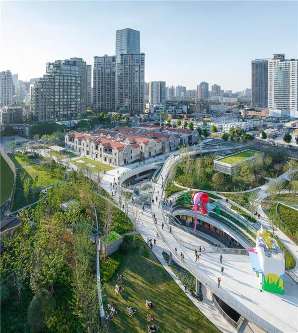 城市峡谷：上海苏河湾万象天地 / Kokaistudios#(Aedas)#(BIAD)#(EDOMARCHITECTS)#(GMD国际设计)#(HMD汉米敦)#(LLA建筑)#(OPR)#(TOD开发项目)#(UUA)#(柏涛建筑)#(办公高层)#(办公设施)#(办公综合楼)#(办公综合体)#(北京方庄时代生活广场)#(北京王府井国际品牌中心)#(玻璃楼写字楼)#(步行街入口)#(城市地标)#(城市综合体)#(穿孔铝制遮阳板)#(低密度生态街区)#(地标)#(地标建筑)#(独特视野建筑设计有限公司)#(多首层)#(方大设计)#(高层办公楼)#(高层公建)#(高层住宅小区合集)#(工业邻里)#(工业园区)#(公共空间)#(公园)#(购物广场)#(购物空间)#(购物社交空间)#(光谷APP广场)#(规划设计)#(贵州毕节融府天地)#(翰时国际建筑)#(合肥1912商业区)#(华建集团华东建筑设计研究总院)#(活力街区)#(吉林市铁建城市综合体)#(建筑更新)#(建筑规划设计)#(建筑综合体)#(街道)#(街景设计)#(街区更新)#(街区商业)#(街区式商业)#(经济发展)#(景德镇陶瓷文化旅游城)#(景观设计)#(居民绿地设计案例)#(居民区)#(居民区绿地设计案例)#(居住平面图)#(居住区 景观)#(居住区 平面)#(居住区案例分析)#(居住区规划平面图)#(居住区规划设计案例)#(居住区景观)#(居住区住宅)#(居住区住宅设计)#(居住区组团)#(居住设计案例)#(居住小区)#(开放街区)#(克拉玛依)#(临水住宅)#(凌空SOHO)#(零售空间)#(零壹城市建筑事务所)#(旅游城)#(旅游建筑)#(绿地缤纷城)#(绿色建筑)#(南京)#(南沙)#(宁波横河街商业会所)#(企业办公楼)#(企业总部)#(青岛)#(青岛佳源华府)#(融创天拖ON地块)#(沙河商务区)#(商办综合体)#(商务综合体)#(商业)#(商业办公)#(商业步行街)#(商业氛围营造)#(商业公园)#(商业街案例分析)#(商业街经典案例)#(商业街区)#(商业景观)#(商业区)#(商业区景观)#(商业区景观设计)#(商业区景观设计案例)#(商业项目)#(商业中心)#(商业中心平面)#(上海宝山宝龙城)#(上海都易建筑设计有限公司)#(上海绿地缤纷城)#(上海绿地中心徐汇绿地缤纷城)#(社区规划)#(社区规划设计)#(生活社区规划设计)#(生态街区)#(时代华威商务中心)#(事建组建筑设计咨询北京有限公司)#(苏州)#(苏州中贸百乐门)#(天华)#(文创)#(无锡恒隆广场)#(西安W酒店及万众广场)#(现代风格办公楼)#(现有住区规划 )#(小区规划设计)#(小区花园设计)#(小区设计平面图)#(小区设计图)#(小区住宅)#(写字办公楼)#(写字楼)#(写字楼大门)#(写字楼设计案例)#(星光时代广场)#(休息室)#(徐汇绿地缤纷城)#(沿街商业效果图)#(壹东建筑设计)#(义乌之心城市生活广场)#(优秀居住区)#(优秀小区设计)#(优秀住宅区规划案例)#(尤安设计)#(鱼复工业园区)#(娱乐综合体)#(毓秀国际公馆)#(园区)#(扎哈)#(郑州华润新时代广场)#(中国瓷都文化艺术公园)#(中国美院风景建筑设计院)#(主题商业街)#(住宅)#(住宅规划)#(住宅鸟瞰)#(住宅区)#(住宅区规划设计)#(住宅区景观设计)#(住宅小区景观)#(综合体建筑)#(综合项目)#(组团景观)#(769文化区)#(BlueTeam事务所)#(DC国际)#(HMD)#(HZADICOLTD)#(JStudio)#(Kokaistudios)#(NikkenSekkei日建设计)#(SOHO)#(SPARK)#(TOD商业)#(URBANUS都市实践)#(UUA建筑师事务所)#(VLounge)#(ZIAD)#(案例)#(办公)#(办公建筑)#(办公建筑设计)#(办公楼)#(办公塔楼)#(办公园区)#(北京丽泽商务区)#(滨水商业街)#(滨水商业效果图)#(玻璃楼 写字楼)#(步行街)#(陈晨)#(成都国际商贸城)#(成都商业街)#(城市公园)#(创意园区)#(电竞)#(电竞产业园)#(锋思国际GPT)#(概念方案)#(高层)#(高层办公)#(高层办公建筑)#(高层城市综合体)#(高层商业)#(高层写字楼建筑设计)#(高层综合体)#(公寓)#(购物)#(购物中心)#(贵阳魔都MALL)#(国DeDeJ建筑景观设计公司)#(国内居住区)#(海湾)#(杭州市建筑设计研究有限公司)#(花园式办公)#(花园式商业)#(混凝土建筑)#(建成住区规划)#(建滔广场)#(建筑)#(建筑办公楼)#(江门美吉特广场)#(江苏办公楼)#(江苏省办公楼)#(街面)#(经济)#(经济开发区)#(景德镇陶瓷文化旅游城一期)#(景德镇中国瓷都文化艺术公园概念规划)#(景观小区设计)#(酒店)#(酒店建筑)#(居住)#(居住案例)#(居住建筑)#(居住区)#(居住区案例)#(居住区创意概念案例)#(居住区规划案例分析)#(居住区景观设计平面图)#(居住区绿地设计)#(居住区设计案例)#(居住区意向图)#(居住区综合体规划)#(居住小区案例)#(居住小区规划)#(居住小区平面图)#(居住小区住宅)#(居住综合体规划)#(开放商业)#(空中花园)#(昆明佳兆业城市广场项目)#(乐动尚街)#(立体街巷)#(邻里中心)#(临港新城)#(临水建筑)#(临水商业街)#(临水商业效果图)#(临水项目)#(铝金属外立面建筑设计)#(铝金属外墙建筑设计案例)#(美国DeDeJ建筑景观设计公司)#(平面图规划设计)#(企业总部大楼)#(让努维尔)#(人文)#(日建设计)#(商场)#(商务办公建筑)#(商务区)#(商务中心)#(商业办公楼设计)#(商业办公综合楼)#(商业广场)#(商业规划设计)#(商业建筑)#(商业建筑设计)#(商业街)#(商业街案例)#(商业街立面)#(商业街设计案例)#(商业空间)#(商业立面设计)#(商业区景观规划)#(商业设计案例)#(商业屋顶花园)#(商业中心效果图)#(商业综合体)#(商业综合体项目案例)#(商住区)#(上海)#(上海绿地彩虹缤纷商都)#(上海绿地中心)#(上海绿都绣云里综合商业)#(上海日清建筑设计有限公司)#(上海星空之境)#(上饶万达广场)#(社区)#(深圳)#(深圳大学建筑设计研究院有限公司西安分公司)#(深圳华森建筑与工程设计顾问有限公司)#(室外商业街)#(塔楼)#(汤桦建筑设计)#(停车场)#(文创产业园)#(文化建筑)#(屋顶花园)#(厦门建发五缘湾综合体)#(现代办公建筑)#(现代风格商业街)#(现代高层办公)#(现代居住区景观)#(小区)#(小区案例)#(小区公园)#(小区景观平面)#(小区绿地)#(小区设计)#(小区总平面)#(小型商业综合体)#(写字楼案例)#(新疆)#(新疆大厦)#(新世界纺织城中心商务区)#(星环元素)#(休闲空间)#(徐州绿地国际花都商业街)#(沿街商铺)#(沿街商业)#(沿水休闲商业街)#(泳池)#(优秀小区案例分析)#(娱乐中心)#(御龙湾嘉年华商业广场)#(扎哈哈迪德)#(浙江省建筑设计研究院)#(织东分区ZD284商业地块)#(中日)#(众创空间)#(重庆)#(重庆博蓝建筑设计有限公司)#(重庆新华书店集团公司解放碑时尚文化城项目)#(珠海法拉帝亚太中心)#(住区规划设计)#(住宅区规划)#(住宅区规划案例)#(住宅区规划设计案例)#(住宅区立面)#(住宅小区规划设计)#(住宅小区效果图)#(住宅园林)#(著名办公建筑案例分析)#(卓越时代广场二期)#(综合大厦)#(综合楼)#(综合体)#(综合用地)#(综合用地规划)#(总平)#(总平面)