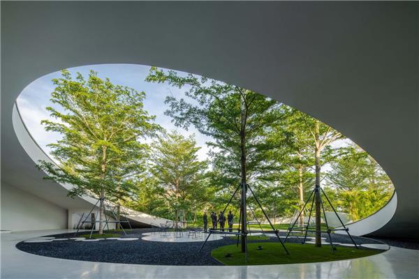 海口言艺术馆 / 肆零建筑#(BIAD)#(BuroOleScheeren)#(CieMAYUarchitects)#(DOMANI东仓建设)#(LinkArc建筑事务所)#(OMA)#(TAOA)#(TEMP)#(ZahaHadidArchitects)#(白色建筑)#(本土设计研究中心)#(滨水)#(滨水艺术馆)#(仓储改造)#(产业园区)#(昌吉)#(城市更新)#(城市空间)#(大剧院)#(大舍建筑)#(大师作品)#(档案馆)#(地标)#(地标建筑)#(多功能空间)#(儿童活动空间)#(房子和诗建筑事务所)#(非常建筑)#(覆土建筑设计)#(改造)#(概念)#(工厂改造)#(公共建筑)#(公共建筑设计)#(公共空间)#(公共文化建筑)#(公共文化艺术中心)#(公共文化中心)#(广场)#(海螺建筑)#(海螺形建筑)#(赫尔佐格德梅隆事务所)#(红砖建筑)#(花园办公)#(环形中庭)#(环状)#(会展建筑)#(会展中心)#(混合用途建筑)#(混凝土建筑设计)#(迹建筑事务所)#(建筑改造更新)#(建筑设计)#(建筑室内一体化)#(建筑营)#(经济发展)#(九江)#(旧建新建)#(剧场)#(开放空间设计)#(看台)#(空格建筑事务所)#(拉斯维加斯)#(老旧建筑改造更新)#(乐土设计)#(临水艺术馆)#(露台剧场)#(旅游)#(铝镁锰板)#(伦敦)#(螺旋建筑)#(曼景建筑)#(美术馆)#(美术馆建筑设计案例)#(莫比乌斯环)#(莫比乌斯环建筑)#(南昌当代艺术馆)#(南昌艺术馆)#(清水混凝土)#(曲线)#(人文建筑)#(商业摄影基地)#(设计实验室)#(社区公共空间)#(社区中心)#(示范区建筑设计)#(水边)#(水景)#(陶磊)#(体验中心)#(体育场馆)#(图书馆建筑设计案例)#(文化活动中心)#(文化建筑设计)#(文化艺术中心)#(文旅项目)#(乡村振兴)#(乡建项目设计)#(相对建筑)#(效果图)#(寻常设计事务所UsualStudio)#(演播建筑设计案例)#(艺术馆)#(艺术馆立面)#(艺术馆平面)#(艺术馆平面图)#(艺术活动中心)#(艺术家工作室)#(艺术建筑)#(艺术文化中心)#(艺术展厅)#(艺术中心)#(游客服务中心)#(圆)#(圆形建筑)#(圆形景观)#(圆形中庭)#(运河文化)#(展馆设计)#(展览空间)#(展览空间设计)#(展览类建筑设计)#(展示建筑设计)#(展示空间)#(浙江)#(浙江大学建筑设计研究院)#(郑东新区)#(中国建筑设计研究院本土设计研究中心)#(中庭设计)#(著名建筑师)#(筑境设计)#(自然)#(CCDI悉地国际)#(gad)#(JA杰恩设计)#(line建筑事务所)#(MAD)#(Mecanoo)#(METAProject)#(MVRDV)#(TAO)#(UrbanTect都市架构建筑事务所)#(ZahaHadid)#(阿科米星建筑设计事务所)#(白色)#(办公建筑)#(办公建筑设计)#(办公空间)#(办公楼)#(办公室)#(办公室景观)#(被动式建筑)#(标志性建筑)#(表演艺术中心)#(滨水建筑)#(仓库)#(仓库改造)#(成都中意文化艺术交流中心之中华馆景观设计)#(大型艺术馆)#(单体建筑)#(儿童活动场地)#(儿童艺术中心)#(方未建筑事务所)#(服装设计办公)#(服装设计中心)#(高科技场所)#(歌剧院)#(工业建筑改造)#(工业建筑改造更新)#(公共)#(公共建筑设计案例)#(红砖)#(红砖立面)#(红砖艺术中心)#(湖畔展馆)#(画廊)#(混凝土)#(袈蓝建筑)#(建筑)#(景观建筑一体化)#(旧建改造)#(开放空间)#(礼堂)#(临水建筑)#(刘宇扬建筑事务所)#(铝金属外立面建筑设计)#(铝金属外墙建筑设计案例)#(螺旋形建筑)#(媒体聚落)#(坡屋顶)#(球体建筑)#(日清设计)#(山水秀)#(商业建筑)#(商业建筑设计)#(商业建筑设计案例)#(商业综合体)#(商业综合体建筑设计)#(设计)#(深圳)#(深圳华森建筑与工程设计顾问有限公司)#(市民文化活动中心)#(双螺旋)#(肆零建筑)#(汤桦建筑设计)#(体育运动中心)#(温州)#(文化馆)#(文化建筑)#(文化建筑景观)#(文化建筑设计案例)#(文化交流中心)#(文化展馆)#(文化中心)#(文化中心抄绘)#(屋顶曲面)#(乡村改在)#(乡村建筑)#(乡村建筑设计)#(乡村艺术馆)#(小型艺术馆)#(斜坡建筑)#(新疆)#(形象地标)#(休闲娱乐)#(演播建筑设计)#(一体化设计)#(艺术馆效果图)#(艺术建筑设计)#(艺术空间)#(艺术文化建筑)#(艺术展)#(艺术中心立面)#(音乐厅)#(游客集散)#(游客中心)#(游客中心效果图)#(娱乐场所)#(圆形)#(运河主题)#(扎哈·哈迪德)#(展馆)#(展览馆)#(展览建筑设计)#(展览类建筑)#(展示中心)#(展厅)#(中庭)#(朱锫建筑设计事务所)