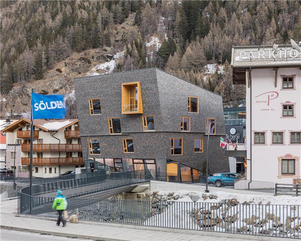 厄茨塔尔旅游中心 / Obermoser ＋ partner architekten