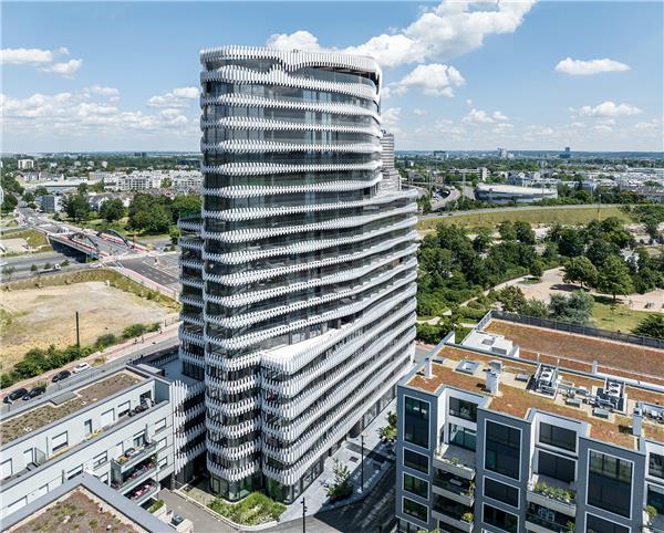 RKM740“拉链”大楼 / J. MAYER H. und Partner Architekten#(10design)#(Aedas)#(AmanoDesignOffice)#(ASWA)#(Fedco综合体项目)#(JMAYERHundPartnerArchitekten)#(KOOLKIEL综合体项目)#(LeMonolithe综合街区)#(MAQUINNEXT综合中心)#(MUSICQUARTER综合体)#(RED7综合楼)#(THESTACK综合大楼)#(UBora综合开发项目)#(办公大楼)#(办公高层)#(办公建筑立面)#(办公建筑设计案例)#(办公楼设计案例)#(办公设施)#(办公园区设计案例)#(办公综合楼)#(办公综合体)#(彼得沃克跨海湾交通中心)#(餐饮空间)#(超高层)#(超高层公寓)#(超高层公寓效果图)#(超高层建筑设计)#(超高层摩天大楼)#(城市公共空间)#(城市综合体)#(城镇建筑)#(大楼外观)#(低碳绿色环保)#(地标)#(地标建筑)#(多层写字楼)#(分析图)#(概念综合体)#(高层办公楼)#(高层公建)#(高层建筑设计)#(高层塔楼)#(隔热外墙)#(工作空间)#(公共建筑)#(公共楼)#(公寓楼)#(公寓效果图)#(国内公寓)#(荷兰村)#(混合功能用途建筑)#(混合用途建筑)#(混合用途建筑设计)#(混合用途塔楼)#(简约风格)#(建筑综合体)#(交通分析图)#(金属穿孔板)#(金属外墙建筑设计)#(居住建筑设计)#(可持续建筑)#(跨海湾交通中心)#(楼层)#(绿色建筑)#(玛丽莲梦露)#(商业)#(商业办公)#(商业酒店)#(社区规划)#(社区建筑)#(生态建筑案例)#(时尚空间)#(塔楼效果图)#(太阳能)#(未来之塔混合住宅项目)#(文化艺术区)#(无线电塔和酒店)#(现代办公楼)#(现代风格)#(现代风格办公楼)#(现代简约)#(销售中心)#(小区规划案例)#(效果图)#(写字办公楼)#(写字楼)#(写字楼大门)#(写字楼设计案例)#(新社区)#(匈牙利)#(伊堡阿格奥拉综合社区)#(医疗建筑设计)#(医院建筑设计)#(营销中心)#(住宅)#(住宅楼)#(综合高层)#(综合建筑)#(综合体建筑设计)#(综合体效果图)#(Baku商业办公综合体)#(BIG)#(CHAISEURBAINE综合楼)#(COBERCOMELKHAL综合体)#(CroCoArchitecture)#(DavidChipperfieldArchitects)#(DeadlineArchitects)#(DearGinza商业办公楼)#(FRPORodriguezOriol)#(HaHarash)#(HerzliyaHills)#(KPF)#(MCA建筑设计)#(MVRDV)#(SFC协信中心)#(TangerMultiplex综合体)#(THEMILESTONE综合办公楼)#(THEMODERNIST综合体)#(THESAX综合楼)#(Yashar)#(办公)#(办公建筑)#(办公建筑设计)#(办公空间)#(办公楼)#(办公楼建筑设计)#(办公室)#(办公塔楼)#(办公园区)#(办公综合体建筑设计案例)#(彼得沃克)#(超高层办公建筑设计)#(超高层塔楼)#(城市门户)#(低碳建筑)#(概念方案)#(高层)#(高层办公)#(高层办公建筑)#(高层城市综合体)#(高层公寓住宅)#(高层建筑)#(高层写字楼建筑设计)#(高层综合体)#(工业用地)#(公寓)#(公寓住宅)#(公寓综合体)#(公园景观)#(购物中心)#(国际酒店)#(哈特菲尔德综合楼)#(建筑)#(建筑办公楼)#(金属外立面建筑设计)#(酒店)#(居住)#(居住建筑)#(居住区案例)#(居住区规划案例分析)#(居住综合体)#(绿色建筑效果图)#(玛丽莲梦露大厦)#(商业办公楼设计)#(商业建筑)#(商业建筑设计)#(商业零售)#(商业设施)#(商业综合体)#(商业综合体建筑设计)#(商住区)#(设计)#(数字经济)#(塔楼)#(塔楼建筑设计)#(塔式建筑设计)#(外观)#(文化建筑)#(屋顶花园)#(现代办公建筑)#(现代高层办公)#(小高层办公楼立面)#(小高层办公楼设计)#(写字楼案例)#(新卑尔根综合体)#(新社区方案)#(医疗综合体)#(异形建筑)#(中国公寓)#(住宅公寓)#(住宅建筑设计)#(住宅设计)#(住宅综合体)#(著名办公建筑案例分析)#(综合街区)#(综合楼)#(综合体)#(综合体概念)#(综合用地)