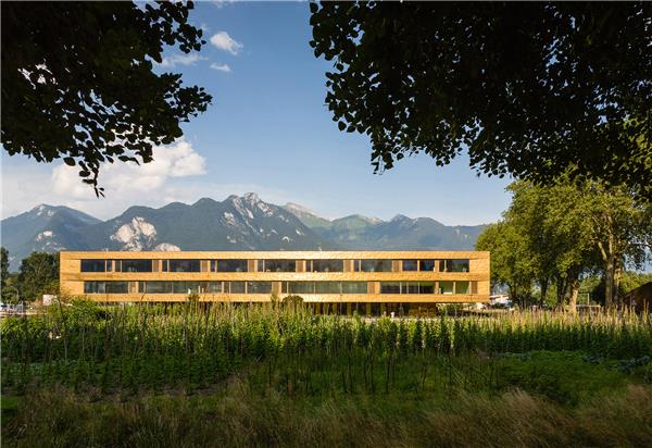 Vouvry中学 / Berrel Berrel Krautler AG#铜金属外墙建筑设计案例 #铜金属外立面建筑设计 #黄铜板 