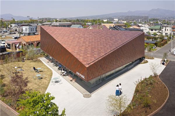 JINS PARK前桥店 / Yuko Nagayama and Associates#铜金属外墙建筑设计案例 #铜金属外立面建筑设计 #YukoNagayamaandAssociates 