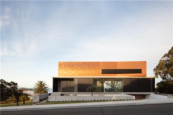 “鹰巢” 住宅  / Ian Bennett Design Studio#铜金属外墙建筑设计案例 #铜金属外立面建筑设计 #风化铜板饰面 