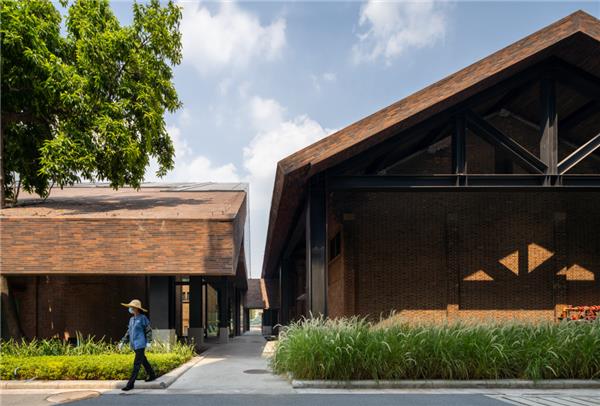 往昔即异乡 冲口仓-广州聚龙湾城市客厅 / 余霖 / DOMANI东仓建设#城市更新 #余霖DOMANI东仓建设 #老旧建筑改造更新 