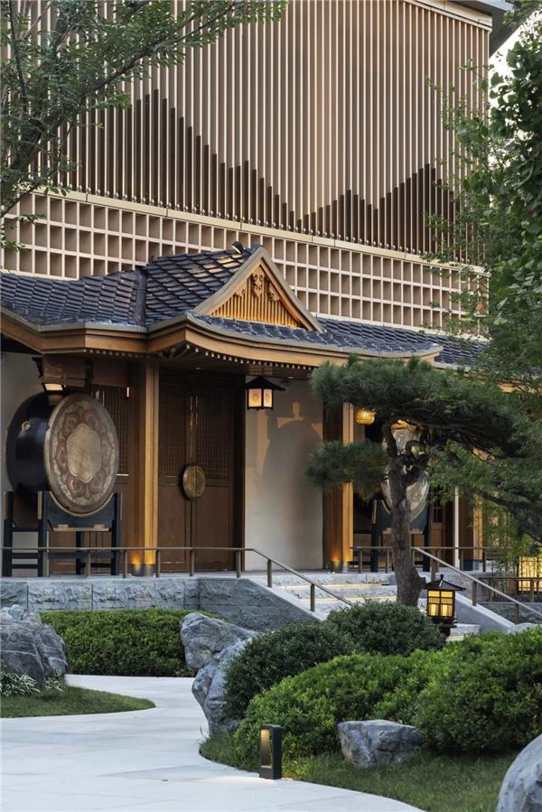 中日国际会客厅 / 四川省建筑设计研究院有限公司#(MAD建筑事务所)#(白色建筑)#(办公建筑设计案例)#(办公设施)#(城市更新)#(大型展厅)#(仿生建筑)#(公共建筑设计)#(公共空间)#(环保建筑)#(会议中心)#(会展建筑)#(会展建筑设计)#(会展设计)#(会展中心)#(混凝土建筑设计)#(节点大样)#(康体中心平面图)#(老旧建筑改造更新)#(老项目改造)#(临水圆形建筑)#(岭南文化)#(零售空间)#(论坛)#(企业家论坛)#(文化传播)#(扬州建筑)#(阳极氧化铝板)#(圆形建筑)#(展会)#(政府建筑设计案例)#(gmp)#(Morphosis)#(办公建筑)#(办公建筑设计)#(办公空间)#(传统文化)#(大型展览建筑)#(低碳建筑)#(多功能会堂)#(工业建筑改造更新)#(公共建筑设计案例)#(公共职能建筑)#(花型建筑)#(花主题)#(会议室平面图)#(会议中心效果图)#(会展)#(会展建筑设计案例)#(建筑)#(旧建筑改造)#(蓝天组CoopHimmelblau)#(老建筑改造)#(老旧厂房改造)#(老旧建筑改造)#(礼堂)#(临水会议中心)#(临水建筑)#(零碳建筑)#(旅游配套设施)#(铝金属外立面建筑设计)#(铝金属外墙建筑设计案例)#(木棉花)#(培训基地)#(市民中心)#(四川省建筑设计研究院有限公司)#(同济原作设计工作室)#(文化交流中心)#(文化商业)#(无锡会议中心)#(亚布力滑雪旅游度假区)#(亚布力企业家论坛)#(演艺建筑)#(展馆)#(展览馆)#(展览建筑设计案例)#(展厅)