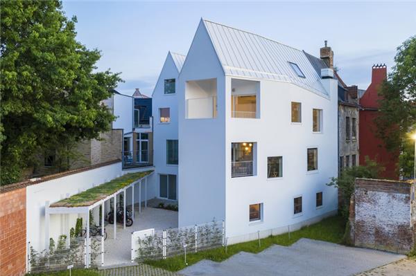 “在城市”公寓 / dmvA Architects