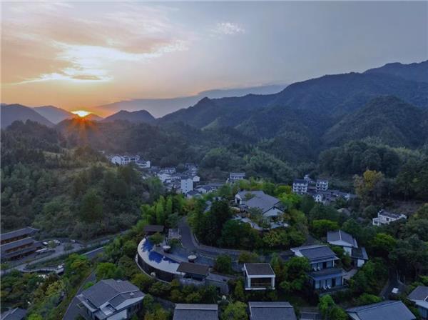 上饶市三清山百草园康养综合体建设项目及岭头山村秀美乡村提升工程建设项目设计、采购、施工总承包_3810377