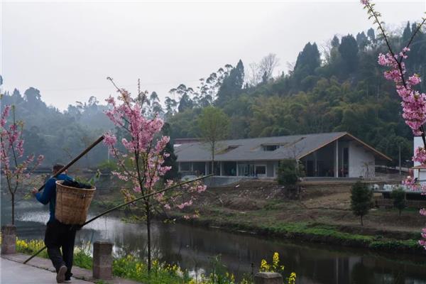 东林村镇文化中心/ Studio Dali时地建筑#(CarlosCastanheira)#(dEEPArchitects)#(OlsonKundig)#(奥马哈艺术馆)#(滨水建筑)#(滨水建筑设计案例)#(仓库)#(仓库改造)#(村民活动室)#(村民活动中心)#(村民交流中心)#(村民中心)#(地形建筑)#(多功能)#(多功能建筑)#(房屋改造案例)#(公共基础设施)#(古风文化馆)#(韩国LeeOisoo画廊)#(画廊)#(袈蓝建筑)#(建筑)#(建筑改造)#(酒店建筑设计)#(旧建改造)#(剧院)#(老旧建筑改造)#(老旧建筑更新)#(临水建筑)#(民俗博物馆)#(民俗体验馆)#(农村建设)#(农村建筑设计)#(青少年研学基地)#(人文)#(森上设计)#(山地建筑)#(山地建筑设计)#(商业建筑)#(商业建筑设计)#(设计)#(田园文化综合体)#(文化馆)#(文化建筑)#(文化站设计)#(文化中心)#(乡村房屋立面)#(乡村改造房屋案例)#(乡村公共文化空间)#(乡村规划)#(乡村建筑)#(乡村建筑设计)#(乡村建筑设计案例)#(乡村俱乐部)#(乡村社区文化中心)#(乡村社区中心)#(乡村文化艺术中心)#(乡村文化展览馆)#(乡村文化中心)#(乡村振兴房屋案例)#(乡邻中心)#(小型)#(小型文化艺术中心)#(小型艺术馆)#(演播建筑设计)#(艺术文化建筑)#(音乐厅)#(游客中心)#(展陈建筑)#(展览馆)#(展览建筑设计)#(展示馆)#(展示中心)#(展厅)#(竹编文化体验基地)#(竹编之乡)#(最美乡村)#(BCHO)#(OPEN建筑事务所)#(Saya公园美术馆)#(StudioDali时地建筑)#(XAA建筑事务所)#(波捷特ProgettoCMR)#(餐饮空间)#(仓储改造)#(城市更新)#(传统村落保护与可持续发展)#(档案馆)#(仿古文化馆)#(非物质文化遗产)#(非物质文化遗产保护)#(服务性建筑设计)#(公共建筑)#(公共建筑设计)#(公共空间)#(公共文化空间)#(公共文化中心)#(公园景观设计)#(会展建筑)#(接待中心)#(旧建新建)#(剧场)#(空间里建筑设计事务所)#(美丽村庄建筑)#(美丽乡村)#(美术)#(美术馆)#(民俗)#(民俗文化馆)#(民俗展览馆)#(民宿)#(宁波杜岙美术馆)#(农村独栋建筑)#(农村房屋改造案例)#(农村房子设计)#(农村改造)#(农村改造更新提升)#(农村活动中心)#(曲面屋顶)#(人文建筑)#(陕西)#(社区中心)#(示范区)#(图书馆)#(未见筑设计)#(文化)#(文化活动中心)#(文化建筑设计)#(文化体验)#(文化艺术中心)#(文化综合体建筑设计)#(文旅项目)#(屋顶)#(乡村改造)#(乡村活动中心)#(乡村建设)#(乡村客厅)#(乡村振兴)#(乡村振兴房屋改造案例)#(乡建项目)#(乡建项目设计)#(小型建筑)#(新农村)#(新农村建设)#(新中式文化馆)#(休息驿站)#(艺术馆)#(艺术廊)#(艺术展厅)#(艺术中心)#(展览)#(展览建筑)#(展览空间)#(中式文化馆)