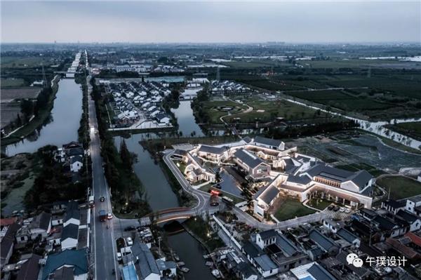 村庄中的村庄——Village2/红庄艺术里  / 杭州午璞建筑设计咨询有限公司#(GVL怡境国际设计集团)#(WutopiaLab)#(安置房)#(奥雅设计)#(半山区农村改造)#(半山区农村改造案例)#(超级平常空间设计)#(城市规划)#(传统)#(村民活动中心)#(东大设计)#(度假村)#(度假酒店)#(度假平面图)#(度假区平面图)#(儿童活动中心)#(风貌规划)#(工业建筑改造更新)#(工业建筑设计案例)#(公共基础设施)#(古村落街道改造)#(国外乡村)#(杭州午璞建筑设计咨询有限公司)#(灰)#(家庭农场)#(袈蓝建筑)#(建筑)#(建筑改造)#(江浙村庄规划)#(江浙乡村规划)#(景观修复)#(酒店建筑设计)#(酒店建筑设计案例)#(酒店式公寓)#(旧建改造)#(居住区规划设计)#(俱乐部建筑设计)#(开合建筑设计事务所)#(老旧建筑改造)#(老旧建筑更新)#(旅游综合体)#(罗宇杰工作室LUOstudio)#(美丽乡村建设)#(民宿村)#(耐候钢板)#(南大设计院周凌工作室)#(农村规划)#(农旅项目)#(农旅项目设计案例)#(农田)#(农业综合体)#(农庄案例分析)#(农庄设计案例)#(商业建筑设计)#(商业街)#(商业小镇设计)#(生态农场)#(十域建筑DomainArchitects)#(树)#(水石设计)#(田野)#(田野景观)#(田园康养)#(田园综合体案例)#(田园综合体规划设计)#(土人设计)#(王澍)#(网红乡村景点)#(未来)#(文创基地)#(文化度假)#(文化中心)#(文旅中式村落)#(乡村)#(乡村的景观小品)#(乡村发展)#(乡村规划)#(乡村建设案例)#(乡村建筑)#(乡村建筑设计)#(乡村街道改造)#(乡村经济)#(乡村景观)#(乡村景观建设)#(乡村景观设计)#(乡村景观提升)#(乡村景观提升改造)#(乡村居住)#(乡村开发规划)#(乡村平面图)#(乡村商业)#(乡村商业案例)#(乡村提升改造)#(乡村田园)#(乡村效果图)#(乡村养老)#(小镇设计)#(新村改造)#(新农村改造)#(研学基地)#(异形穿孔铝板)#(英国乡村)#(原榀建筑事务所UPA)#(展厅)#(浙江农村规划)#(中国美院风景建筑设计研究总院)#(中国乡建)#(中国乡建院)#(重庆大观金龙村)#(宗教建筑设计)#(棕地改造)#(IAPA)#(StudioDali时地建筑)#(WTD纬图设计)#(白)#(北京水木清城建筑设计咨询有限公司)#(餐饮空间)#(产品加工)#(城市更新)#(城市设计)#(传统村落保护与可持续发展)#(村落改造)#(村庄规划)#(丹寨万达小镇)#(都市农业)#(度假村平面)#(度假村平面图)#(度假酒店设计)#(度假区)#(儿童农场)#(废弃建筑改造)#(服务性建筑设计)#(改造)#(公共建筑设计)#(公共空间)#(公共停留空间)#(公园景观更新)#(公园景观设计)#(公园景观提升)#(公园商业)#(广州花都宝桑园)#(规划设计)#(杭派民居)#(湖南溆浦北斗溪高铁新镇民宿旅游建设项目)#(会议中心)#(获奖)#(加工园)#(建筑改造更新)#(建筑设计)#(江浙村规划农村)#(景观设计)#(竞赛)#(居住建筑设计案例)#(居住住宅)#(康养)#(康养旅游)#(老旧建筑改造更新)#(老旧建筑更新保护)#(老旧街区改造提升)#(老旧街区更新保护)#(露营营地)#(旅游)#(美丽乡村)#(苗圃农场效果图)#(民宿)#(农产品集散中心)#(农产品加工)#(农产品加工基地)#(农场设计)#(农村改造)#(农村改造更新提升)#(农村建筑)#(农村景观更新)#(农村景观设计)#(农耕公园)#(农公园)#(农业产业园)#(农业公园)#(农业科技园案例)#(农业示范基地)#(农业园区)#(三治融合)#(上海亦境)#(生产用地)#(寺庙)#(田园)#(田园规划)#(田园康养建筑)#(田园设计)#(田园综合体)#(田园综合体规划)#(田园综合体入口)#(田园综合体设计)#(田园综合体设计案例)#(外国乡村)#(微改造)#(微更新)#(纬图设计机构)#(文化度假区)#(文化建筑设计)#(文化街区改造)#(文化综合体建筑设计)#(文旅)#(文旅特色小镇)#(文旅项目)#(文旅项目设计)#(文旅小镇)#(文旅综合体)#(文章)#(现代文化小镇)#(乡村改造)#(乡村国外)#(乡村建设)#(乡村健身场所)#(乡村景观规划设计)#(乡村景观设计案例)#(乡村康养)#(乡村旅游综合体)#(乡村人居环境改造)#(乡村商业设计)#(乡村营造)#(乡村振兴)#(乡村振兴案例)#(乡村综合体)#(乡村综合体规划)#(乡建项目)#(乡建项目设计)#(乡镇景观)#(销售中心)#(小型生态农场农庄的规划设计)#(新农村)#(新农村建设)#(新型农村社区)#(休闲农业公园)#(休闲文旅)#(岩川建筑)#(洋房立面)#(野趣)#(医疗康养建筑设计)#(怡境设计)#(英国)#(英国乡村改造)#(原生态小树林景观)#(展览空间设计)#(展览类建筑设计)#(展示建筑设计)#(浙江乡村规划)#(中式住宅设计)#(住宿营地)#(住宅规划)#(住宅区规划设计)#(棕榈设计)