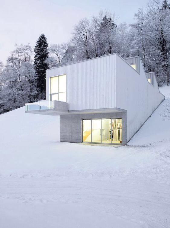 雪中的小住宅
