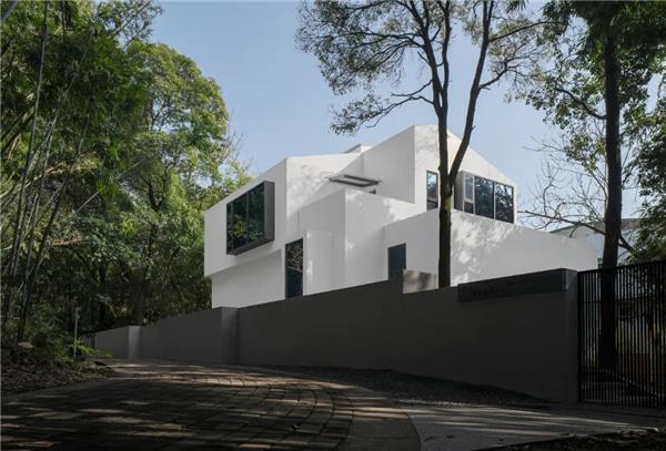 自然共生 – 后山当代艺术中心 / 微介创意设计#(BIAD)#(BuroOleScheeren)#(CieMAYUarchitects)#(DOMANI东仓建设)#(LinkArc建筑事务所)#(OMA)#(TAOA)#(TEMP)#(ZahaHadidArchitects)#(白色建筑)#(本土设计研究中心)#(滨水)#(滨水艺术馆)#(仓储改造)#(产业园区)#(昌吉)#(城市更新)#(城市空间)#(大剧院)#(大舍建筑)#(大师作品)#(档案馆)#(地标)#(地标建筑)#(多功能空间)#(儿童活动空间)#(房子和诗建筑事务所)#(非常建筑)#(覆土建筑设计)#(改造)#(概念)#(工厂改造)#(公共建筑)#(公共建筑设计)#(公共空间)#(公共文化建筑)#(公共文化艺术中心)#(公共文化中心)#(广场)#(海螺建筑)#(海螺形建筑)#(赫尔佐格德梅隆事务所)#(红砖建筑)#(花园办公)#(环形中庭)#(环状)#(会展建筑)#(会展中心)#(混合用途建筑)#(混凝土建筑设计)#(迹建筑事务所)#(建筑改造更新)#(建筑设计)#(建筑室内一体化)#(建筑营)#(经济发展)#(九江)#(旧建新建)#(剧场)#(开放空间设计)#(看台)#(空格建筑事务所)#(拉斯维加斯)#(老旧建筑改造更新)#(乐土设计)#(临水艺术馆)#(露台剧场)#(旅游)#(铝镁锰板)#(伦敦)#(螺旋建筑)#(曼景建筑)#(美术馆)#(美术馆建筑设计案例)#(莫比乌斯环)#(莫比乌斯环建筑)#(南昌当代艺术馆)#(南昌艺术馆)#(清水混凝土)#(曲线)#(人文建筑)#(商业摄影基地)#(设计实验室)#(社区公共空间)#(社区中心)#(示范区建筑设计)#(水边)#(水景)#(陶磊)#(体验中心)#(体育场馆)#(图书馆建筑设计案例)#(文化活动中心)#(文化建筑设计)#(文化艺术中心)#(文旅项目)#(乡村振兴)#(乡建项目设计)#(相对建筑)#(效果图)#(寻常设计事务所UsualStudio)#(演播建筑设计案例)#(艺术馆)#(艺术馆立面)#(艺术馆平面)#(艺术馆平面图)#(艺术活动中心)#(艺术家工作室)#(艺术建筑)#(艺术文化中心)#(艺术展厅)#(艺术中心)#(游客服务中心)#(圆)#(圆形建筑)#(圆形景观)#(圆形中庭)#(运河文化)#(展馆设计)#(展览空间)#(展览空间设计)#(展览类建筑设计)#(展示建筑设计)#(展示空间)#(浙江)#(浙江大学建筑设计研究院)#(郑东新区)#(中国建筑设计研究院本土设计研究中心)#(中庭设计)#(著名建筑师)#(筑境设计)#(自然)#(CCDI悉地国际)#(gad)#(JA杰恩设计)#(line建筑事务所)#(MAD)#(Mecanoo)#(METAProject)#(MVRDV)#(TAO)#(UrbanTect都市架构建筑事务所)#(ZahaHadid)#(阿科米星建筑设计事务所)#(白色)#(办公建筑)#(办公建筑设计)#(办公空间)#(办公楼)#(办公室)#(办公室景观)#(被动式建筑)#(标志性建筑)#(表演艺术中心)#(滨水建筑)#(仓库)#(仓库改造)#(成都中意文化艺术交流中心之中华馆景观设计)#(大型艺术馆)#(单体建筑)#(儿童活动场地)#(儿童艺术中心)#(方未建筑事务所)#(服装设计办公)#(服装设计中心)#(高科技场所)#(歌剧院)#(工业建筑改造)#(工业建筑改造更新)#(公共)#(公共建筑设计案例)#(红砖)#(红砖立面)#(红砖艺术中心)#(湖畔展馆)#(画廊)#(混凝土)#(袈蓝建筑)#(建筑)#(景观建筑一体化)#(旧建改造)#(开放空间)#(礼堂)#(临水建筑)#(刘宇扬建筑事务所)#(铝金属外立面建筑设计)#(铝金属外墙建筑设计案例)#(螺旋形建筑)#(媒体聚落)#(坡屋顶)#(球体建筑)#(日清设计)#(山水秀)#(商业建筑)#(商业建筑设计)#(商业建筑设计案例)#(商业综合体)#(商业综合体建筑设计)#(设计)#(深圳)#(深圳华森建筑与工程设计顾问有限公司)#(市民文化活动中心)#(双螺旋)#(肆零建筑)#(汤桦建筑设计)#(体育运动中心)#(温州)#(文化馆)#(文化建筑)#(文化建筑景观)#(文化建筑设计案例)#(文化交流中心)#(文化展馆)#(文化中心)#(文化中心抄绘)#(屋顶曲面)#(乡村改在)#(乡村建筑)#(乡村建筑设计)#(乡村艺术馆)#(小型艺术馆)#(斜坡建筑)#(新疆)#(形象地标)#(休闲娱乐)#(演播建筑设计)#(一体化设计)#(艺术馆效果图)#(艺术建筑设计)#(艺术空间)#(艺术文化建筑)#(艺术展)#(艺术中心立面)#(音乐厅)#(游客集散)#(游客中心)#(游客中心效果图)#(娱乐场所)#(圆形)#(运河主题)#(扎哈·哈迪德)#(展馆)#(展览馆)#(展览建筑设计)#(展览类建筑)#(展示中心)#(展厅)#(中庭)#(朱锫建筑设计事务所)