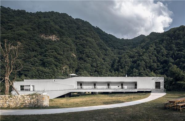 秦岭宿集 空山九帖书店·王维的寂寞、山果落餐厅 / STUDIO QI 建筑事务所_3813967