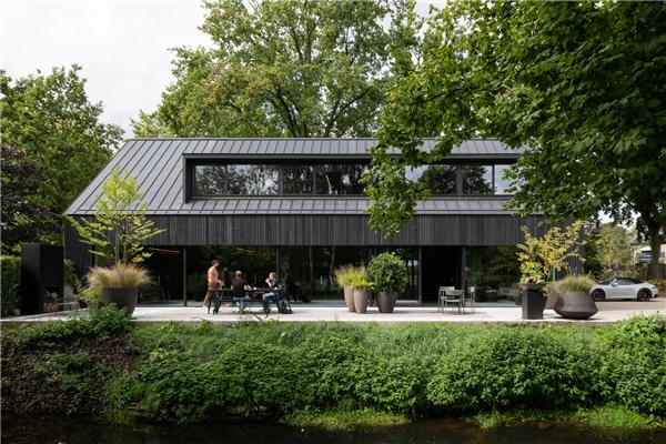 黑色谷仓办公室 / studio Space architecten#办公建筑设计案例 #办公室 #办公设施 