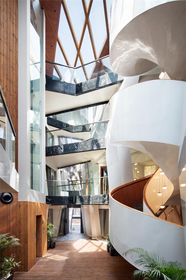 裂开的房屋,撕裂立面控制住宅隐私性 / Anagram Architects_3816378