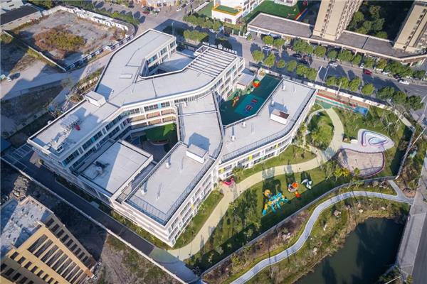 宁波艾迪国际幼儿园 / 格筑设计#(ArkA)#(FOG建筑事务所)#(LWKPARTNERS)#(L型建筑)#(MAD建筑事务所)#(MATOffice)#(SEU)#(u型建筑)#(ZXSTUDIO)#(阿科米星)#(白色幼儿园)#(北方学校)#(北方幼儿园)#(大正建筑)#(倒井)#(东意建筑)#(儿童教育中心)#(二层幼儿园)#(方体空间工作室)#(防灾减灾)#(改造)#(格筑设计)#(更新)#(公共建筑设计)#(公共空间)#(光影)#(广西中盛建筑设计有限公司)#(国内幼儿园案例)#(济南幼儿园)#(建筑设计)#(建筑室内一体化)#(教学楼)#(教育)#(教育建筑)#(教育建筑设计)#(教育建筑设计案例)#(教育景观设计)#(可持续建筑)#(乐土设计)#(零壹城市)#(曼景建筑)#(蒙特利梭早教中心)#(宁波幼儿园)#(普泛建筑)#(亲子综合体)#(曲线)#(山西)#(商场幼儿园)#(商业)#(上海天华建筑设计)#(上海天华建筑设计有限公司)#(时境建筑)#(示范区)#(思序建筑)#(四川)#(太原)#(同济设计TJAD)#(西安幼儿园)#(西昌)#(现代幼儿园立面)#(香港)#(销售中心)#(校园景观)#(校园景观设计)#(学校)#(学校建筑)#(义乌)#(异形幼儿园)#(优秀幼儿园案例)#(优秀幼儿园设计)#(幼儿园)#(幼儿园案例设计)#(幼儿园户外设施)#(幼儿园建筑设计)#(幼儿园建筑设计案例)#(幼儿园景观环境设计)#(幼儿园景观设计)#(幼儿园空间)#(幼儿园鸟瞰效果图)#(幼儿园设计方案)#(幼儿园室内)#(幼儿园室外景观)#(幼儿园室外设计)#(幼儿园玩耍区方案)#(幼儿园造型)#(幼兒園)#(幼稚园)#(娱乐)#(圆道设计)#(圆形建筑)#(圆形景观)#(在场建筑)#(早教)#(早教机构)#(中国美术学院风景建筑设计研究总院有限公司)#(中庭设计)#(周凌工作室)#(筑境设计)#(自然)#(6班幼儿园建筑设计)#(Crossboundaries)#(gad)#(goa大象设计)#(hyperStiyArchitects)#(L型幼儿园)#(UDG)#(unarchitecte)#(UUA建筑师事务所)#(u型幼儿园)#(WEI建筑设计)#(白色)#(保育园)#(北京)#(北京超级建筑设计咨询有限公司)#(北京市建筑设计研究院有限公司简称BIAD)#(滨水建筑)#(仓库)#(超大型幼儿园)#(超级建筑事务所)#(成长)#(成都)#(成都天华西南建筑设计)#(城市展厅)#(春风里的幼儿园)#(大舍建筑设计事务所)#(带有走廊的幼儿园)#(迪卡幼儿园)#(迪卡幼儿园设计中心)#(第五立面)#(读书角)#(儿童)#(儿童成长中心)#(儿童公共空间)#(儿童教育机构)#(儿童中心)#(蜂巢幼儿园)#(管道)#(国内幼儿园)#(回到邻里)#(建筑)#(建筑改造)#(教育综合楼)#(金生国际幼儿园)#(可持续)#(临水建筑)#(刘宇扬建筑事务所)#(六边形建筑)#(六边形幼儿园)#(曼景建筑设计事务所)#(墨臣)#(南方幼儿园)#(农村幼儿园)#(日本)#(日本幼儿园)#(日清)#(山地校园)#(山水秀建筑事务所)#(商场更新)#(商业建筑设计)#(上海日清建筑设计有限公司)#(上海天华)#(深圳)#(示范区幼儿园)#(四合院幼儿园)#(天津幼儿园)#(文化建筑)#(文字墙)#(乌斯河镇幼儿园)#(西安迪卡幼儿园设计中心)#(现代幼儿园室外效果图)#(乡村幼儿园)#(小学)#(校园)#(校园建筑设计案例)#(学校建筑设计)#(养正幼儿园)#(一体化设计)#(异形建筑)#(异形教育建筑)#(优秀幼儿园建筑)#(优秀幼儿园设计案例)#(幼儿机构)#(幼儿建筑设计)#(幼儿建筑设计案例)#(幼儿园案例)#(幼儿园读书角)#(幼儿园改造)#(幼儿园景观)#(幼儿园平面)#(幼儿园平面图)#(幼儿园入口)#(幼儿园设计)#(幼儿园设计案例)#(幼儿园设计布局)#(幼儿园室外)#(幼儿园室外环境设计)#(幼儿园室外设施)#(幼儿园中庭)#(早教门头)#(早教中心)#(展示中心)#(展厅)#(中国城市建筑工作室)#(中国幼儿园)#(周鑫建筑设计工作室)#(著名幼儿园)#(紫领长兴幼儿园)