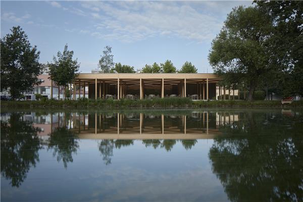 花园餐厅 / Atelier 111 Architekti#老旧建筑改造更新 #城市更新 #商业建筑设计案例 