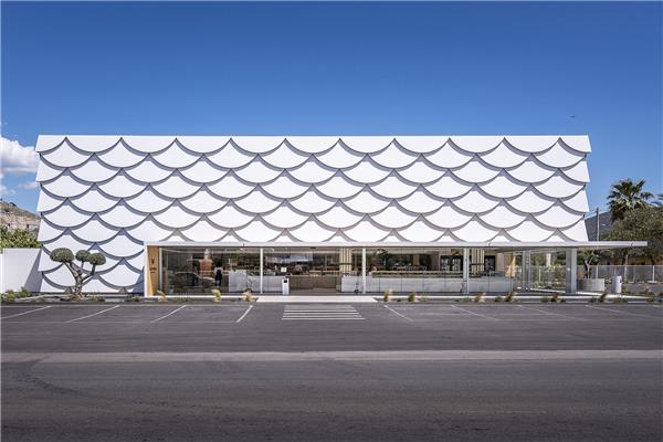 拥抱建筑的‘鳞片’，KOSMOS 面包咖啡店 / Studio 2Pi Architecture#商业建筑设计案例 #咖啡厅设计案例 #咖啡馆设计案例 