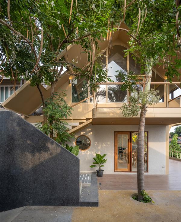 阿瑜陀耶特瓦咖啡馆 / BodinChapa Architects#商业建筑设计案例 #咖啡店建筑设计案例 #咖啡厅建筑设计案例 