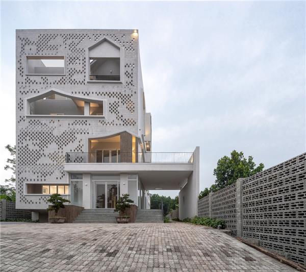 河内东风药业医疗中心 / Landmak Architecture#(AARTArchitects)#(AhAsociados)#(AIAArchitects)#(ArtBuildArchitects)#(AtelierdarchitectureMichelRemon)#(AtelierduPont)#(BertrandGoldberg)#(Brydenwood)#(Cargan)#(CFMollerArchitects)#(COArchitects)#(CoreaMoranArquitectura)#(DeluganMeisslAssociatedArchitects)#(DongjinKim)#(EACSN)#(EGMarchitecten)#(ElEquipodeMazzanti)#(EstudioEntresitio)#(EstudiPSPArquitectura)#(EwingCole)#(GreshamSmithandPartners)#(Heatherwickstudio)#(LEED金奖)#(LuisVidalArquitectos)#(MobilArquitectos)#(NewWaveArchitecture)#(PardoTapiaArquitectos)#(PerkinsWill)#(PichAguileraArchitects)#(PitagorasArquitectos)#(PitagorasGroup)#(PMMT事务所)#(SeineDesign)#(UNGLIMArchitecture)#(VakwerkArchitecten)#(VerstasArchitectsLtd)#(WeinsteinVaadiaArchitects)#(YazdaniStudio)#(ZGFArchitects)#(白色建筑)#(伯特兰戈德堡)#(城市更新)#(低层医院建筑)#(方舱医院)#(服务设施)#(妇产医院设计案例)#(覆土建筑)#(隔离医院)#(公共建筑)#(公共空间)#(骨科医院)#(国际康养中心)#(护理院)#(花园医院)#(建筑更新)#(建筑扩建)#(教学楼建筑设计案例)#(康养)#(老旧建筑改造更新)#(老年护理)#(疗养中心)#(临水医院)#(入口设计)#(设计公司)#(社区医院室内)#(隈研吾建筑都市设计事务所)#(写字楼)#(养老护理)#(医疗建筑)#(医疗建筑设计)#(医疗康养建筑设计)#(医院规划)#(医院建筑设计)#(医院立面)#(医院意向图)#(正方形医院)#(专科医院设计)#(综合医院)#(3XN)#(aarhusarkitekterne)#(ACXT)#(AdjayeAssociates)#(AGiArchitects)#(AGi建筑设计事务所)#(AndersonMikosArchitects)#(asamueldelmas)#(atelierpro)#(BATSConsultingProjectsSLP)#(BBATSConsultingProjectsSLP)#(BroadwayMalyan)#(BrulletDeLunaArquitectes)#(CannonDesign)#(CASAsoloarquitectos)#(CenterbrookArchitectsPlanners)#(CFMllerArchitects)#(CFMoller)#(DesignInc)#(DietmarFeichtingerArchitectes)#(DLIMarchitects)#(DOMY)#(FieldArchitecture)#(FosterPartners)#(HassellArchitects)#(HDR)#(HDRRiceDaubney)#(HeerimArchitectsPlanners)#(hklstudio)#(HKS)#(HOK)#(IPOSTUDIOArchitects)#(KashefChowdhuryURBANA)#(KSP尤根恩格尔建筑师事务所)#(LeauDesign)#(LEED金牌)#(ManoelCoelhoArquiteturaeDesign)#(MarioCoreaArquitectura)#(MatteoThunPartners)#(MCA建筑事务所)#(MecanooArchitecten)#(MiguelBlazquezArquitectos)#(MultiplyArchitects)#(MurtinhoRabyArquitectos)#(NBBJ)#(NEUFarchitectes)#(NicklPartnerArchitekten)#(NordicOfficeofArchitecture)#(Pinearq)#(RadgivergruppenUSK)#(RafaeldeLaHoz)#(RatioArkitekterAS)#(ReiachAndHallArchitects)#(SalvadorMata)#(SaraivaAssociados)#(schmidthammerlassenarchitects)#(SCP)#(SmithGroup)#(SolomonCordwellBuenz)#(SOM)#(UnidaddeproyectosEspecialesdelGobiernodeSantaFe)#(WhiteArkitekter)#(WoodsBagot)#(白色)#(保健中心)#(大学建筑设计案例)#(方形)#(方形建筑用地)#(国外医院)#(建筑改造)#(建筑改造案例)#(健康)#(康养建筑)#(老建筑改造)#(两层医院建筑)#(门诊)#(门诊楼)#(门诊设计)#(山地建筑)#(社区医院)#(社区医院室内设计)#(思锐建筑师事务所)#(医疗)#(医疗建筑设计案例)#(医疗康养)#(医疗康养建筑设计案例)#(医疗设施)#(医院)#(医院多层)#(医院建筑)#(医院建筑设计案例)#(医院门诊楼)#(医院门诊楼建筑设计)#(医院设计)#(医院设计案例)#(医院图片)#(医院外立面)#(治疗中心)