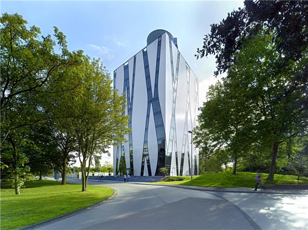 医学图书馆“绿洲”/ HPP Architets#医疗建筑设计案例 #大学建筑设计案例 #大学教学楼设计案例 