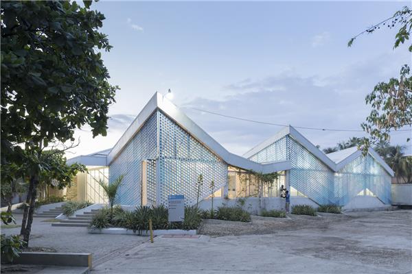 海地霍乱治疗中心 / MASS Design Group#(AARTArchitects)#(AhAsociados)#(AIAArchitects)#(ArtBuildArchitects)#(AtelierdarchitectureMichelRemon)#(AtelierduPont)#(BertrandGoldberg)#(Brydenwood)#(Cargan)#(CFMollerArchitects)#(COArchitects)#(CoreaMoranArquitectura)#(DeluganMeisslAssociatedArchitects)#(DongjinKim)#(EACSN)#(EGMarchitecten)#(ElEquipodeMazzanti)#(EstudioEntresitio)#(EstudiPSPArquitectura)#(EwingCole)#(GreshamSmithandPartners)#(Heatherwickstudio)#(LEED金奖)#(LuisVidalArquitectos)#(MobilArquitectos)#(NewWaveArchitecture)#(PardoTapiaArquitectos)#(PerkinsWill)#(PichAguileraArchitects)#(PitagorasArquitectos)#(PitagorasGroup)#(PMMT事务所)#(SeineDesign)#(UNGLIMArchitecture)#(VakwerkArchitecten)#(VerstasArchitectsLtd)#(WeinsteinVaadiaArchitects)#(YazdaniStudio)#(ZGFArchitects)#(白色建筑)#(伯特兰戈德堡)#(城市更新)#(低层医院建筑)#(方舱医院)#(服务设施)#(妇产医院设计案例)#(覆土建筑)#(隔离医院)#(公共建筑)#(公共空间)#(骨科医院)#(国际康养中心)#(护理院)#(花园医院)#(建筑更新)#(建筑扩建)#(教学楼建筑设计案例)#(康养)#(老旧建筑改造更新)#(老年护理)#(疗养中心)#(临水医院)#(入口设计)#(设计公司)#(社区医院室内)#(隈研吾建筑都市设计事务所)#(写字楼)#(养老护理)#(医疗建筑)#(医疗建筑设计)#(医疗康养建筑设计)#(医院规划)#(医院建筑设计)#(医院立面)#(医院意向图)#(正方形医院)#(专科医院设计)#(综合医院)#(3XN)#(aarhusarkitekterne)#(ACXT)#(AdjayeAssociates)#(AGiArchitects)#(AGi建筑设计事务所)#(AndersonMikosArchitects)#(asamueldelmas)#(atelierpro)#(BATSConsultingProjectsSLP)#(BBATSConsultingProjectsSLP)#(BroadwayMalyan)#(BrulletDeLunaArquitectes)#(CannonDesign)#(CASAsoloarquitectos)#(CenterbrookArchitectsPlanners)#(CFMllerArchitects)#(CFMoller)#(DesignInc)#(DietmarFeichtingerArchitectes)#(DLIMarchitects)#(DOMY)#(FieldArchitecture)#(FosterPartners)#(HassellArchitects)#(HDR)#(HDRRiceDaubney)#(HeerimArchitectsPlanners)#(hklstudio)#(HKS)#(HOK)#(IPOSTUDIOArchitects)#(KashefChowdhuryURBANA)#(KSP尤根恩格尔建筑师事务所)#(LeauDesign)#(LEED金牌)#(ManoelCoelhoArquiteturaeDesign)#(MarioCoreaArquitectura)#(MatteoThunPartners)#(MCA建筑事务所)#(MecanooArchitecten)#(MiguelBlazquezArquitectos)#(MultiplyArchitects)#(MurtinhoRabyArquitectos)#(NBBJ)#(NEUFarchitectes)#(NicklPartnerArchitekten)#(NordicOfficeofArchitecture)#(Pinearq)#(RadgivergruppenUSK)#(RafaeldeLaHoz)#(RatioArkitekterAS)#(ReiachAndHallArchitects)#(SalvadorMata)#(SaraivaAssociados)#(schmidthammerlassenarchitects)#(SCP)#(SmithGroup)#(SolomonCordwellBuenz)#(SOM)#(UnidaddeproyectosEspecialesdelGobiernodeSantaFe)#(WhiteArkitekter)#(WoodsBagot)#(白色)#(保健中心)#(大学建筑设计案例)#(方形)#(方形建筑用地)#(国外医院)#(建筑改造)#(建筑改造案例)#(健康)#(康养建筑)#(老建筑改造)#(两层医院建筑)#(门诊)#(门诊楼)#(门诊设计)#(山地建筑)#(社区医院)#(社区医院室内设计)#(思锐建筑师事务所)#(医疗)#(医疗建筑设计案例)#(医疗康养)#(医疗康养建筑设计案例)#(医疗设施)#(医院)#(医院多层)#(医院建筑)#(医院建筑设计案例)#(医院门诊楼)#(医院门诊楼建筑设计)#(医院设计)#(医院设计案例)#(医院图片)#(医院外立面)#(治疗中心)