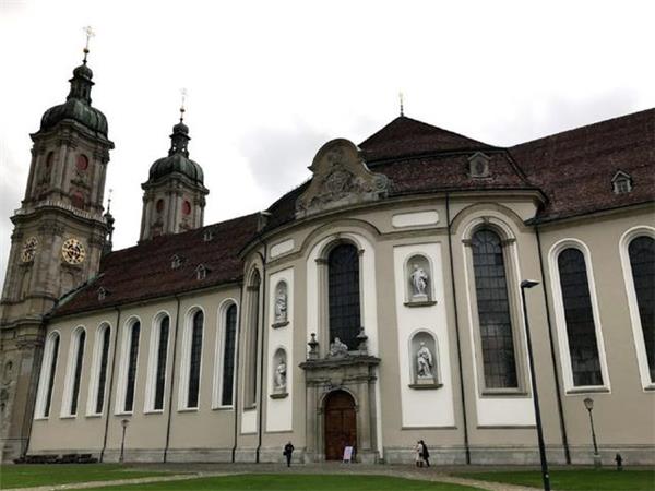 瑞士圣加仑修道院图书馆_411352