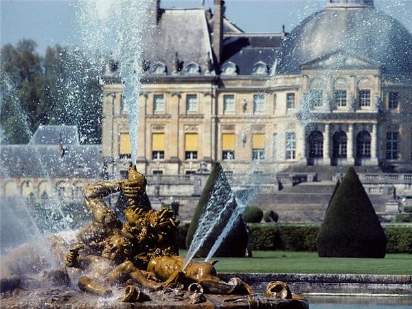 Chateau de Vaux le Vicomte fountains