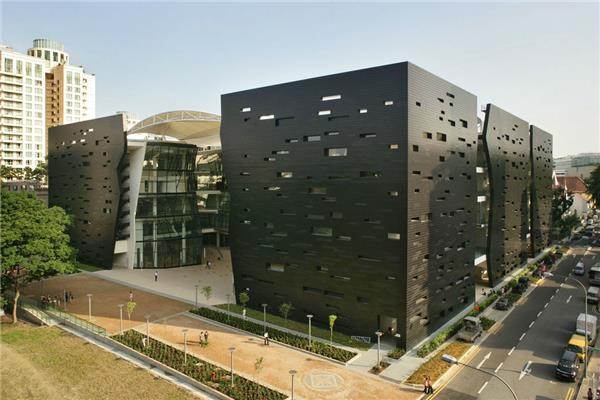 拉萨尔艺术学院#(BABIN)#(BAMMPArquitectes)#(EstudioFernandezVivancos)#(RENAUDArchitects)#(RIZOMA)#(stephensonISASTUDIO)#(办公楼)#(大学改造)#(大学生文体中心)#(电影学院)#(高校教学楼)#(建筑)#(建筑办公楼)#(教学空间)#(教学楼案例)#(教学楼设计)#(教学楼外立面)#(旧建筑改造)#(剧院)#(设计竞赛)#(隈研吾)#(文化建筑)#(舞台表演类建筑)#(现代办公建筑)#(校园改造)#(写字楼案例)#(艺术大楼)#(艺术空间)#(音乐厅)#(音乐学校)#(音乐学院)#(影视)#(影视学院)#(影像学院)#(著名办公建筑案例分析)#(AIA奖)#(AIA荣誉奖)#(穿孔铜板)#(大学)#(大学教学楼)#(电影)#(多层写字楼)#(建筑规划)#(建筑设计)#(教室)#(教学)#(教学楼)#(教学楼设计案例)#(教育)#(教育建筑)#(教育建筑设计)#(旧建筑更新)#(美国建筑师协会获奖作品)#(排练室)#(商业办公)#(室内设计)#(铜金属外立面建筑设计)#(铜金属外墙建筑设计案例)#(图书馆)#(现代风格办公楼)#(校园扩建)#(写字办公楼)#(写字楼大门)#(写字楼设计案例)#(学校)#(学校建筑)#(学校楼)#(学院)#(艺术系馆)#(艺术中心)#(音乐练习室)#(音乐训练室)
