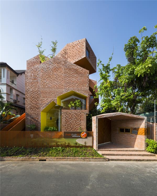 越南‘乐高式’砖砌幼儿园 Chuon Chuon Kim 2#幼儿园 #幼儿园建筑设计 #幼儿园景观 