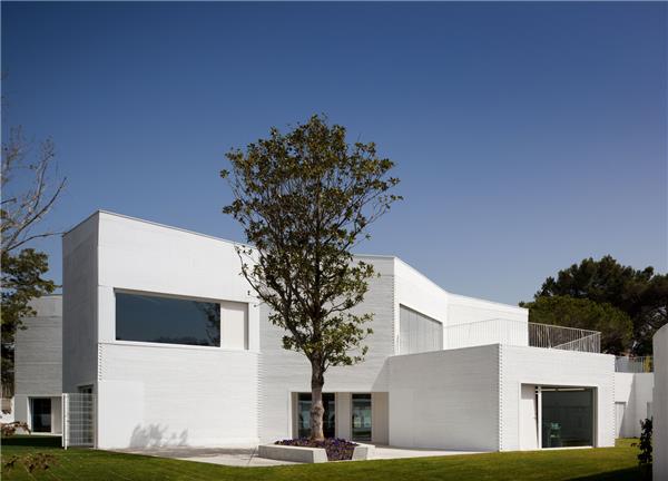 Parque Kindergarten / PROMONTORIO