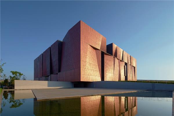 云南省博物馆#(3XN)#(FosterPartners)#(TrahanArchitects)#(ZhenggongFeng)#(北京翰时国际建筑设计咨询有限公司)#(博物馆展览)#(公共建筑设计案例)#(建筑立面整治)#(历史文化博物馆)#(文化建筑)#(文化建筑设计案例)#(乡村博物馆)#(许李严)#(展览建筑设计案例)#(博物馆)#(博物馆建筑设计案例)#(博物馆设计)#(国家博物馆)#(国外博物馆)#(建筑设计)#(历史博物馆)#(青铜纹理)#(文化设施)#(展览空间设计)
