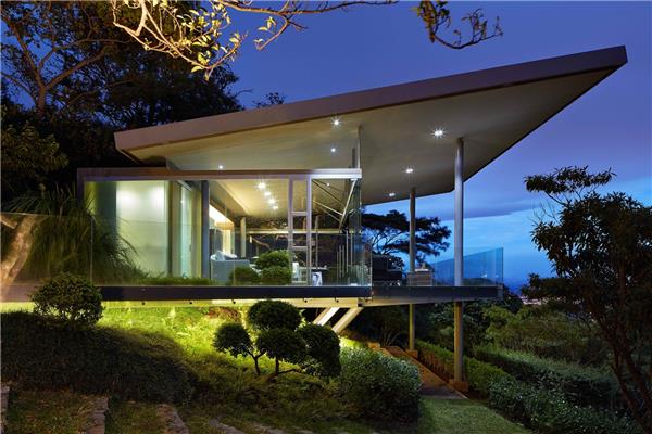 榕树下的房子 / Canas Arquitectos