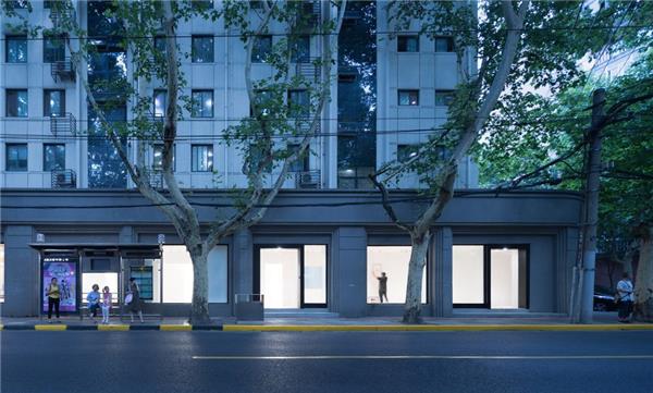 上海FIUFIU画廊改造 / 万社设计咨询有限公司#(BLUE建筑设计事务所)#(MIADesignStudio)#(北京颖画廊)#(第一实践建筑设计)#(画廊)#(画廊改造)#(建筑)#(景观节点)#(商业零售中心)#(上海创盟国际建筑设计有限公司)#(上海香格纳画廊)#(设计)#(世界小型建筑设计)#(文化建筑)#(小型)#(一树)#(优秀建筑设计案例)#(余留地)#(展览馆)#(展览馆墙体)#(LUKSTUDIO芝作室)#(城市更新)#(改造)#(公共建筑)#(会展设计)#(建筑改造更新)#(美术)#(美术馆)#(美术馆立面)#(人文建筑)#(上海大田秀则画廊)#(上海二回画廊)#(微更新)#(文化建筑设计)#(文化展示交流空间)#(文化展厅)#(小型建筑)#(艺术廊)#(展馆墙体)#(展会)#(展览空间)#(展览类建筑设计)
