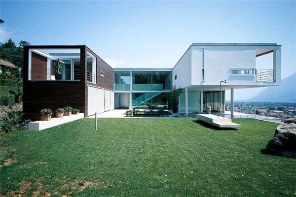 俯瞰瑞士阿尔卑斯山和马焦雷湖的别墅-建筑设计_427594